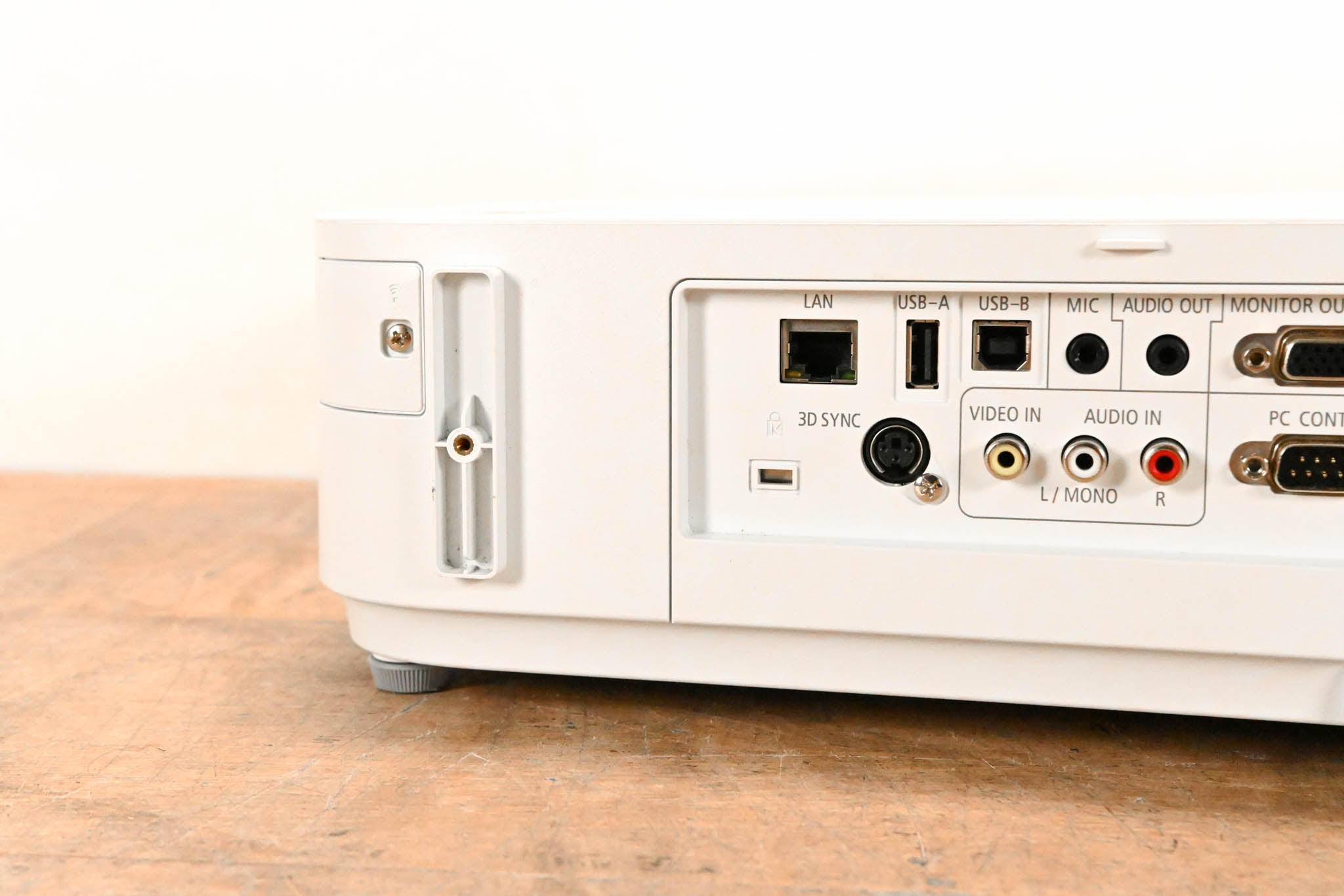 NEC NP-M402X 4,000-Lumen XGA Conference Room Projector