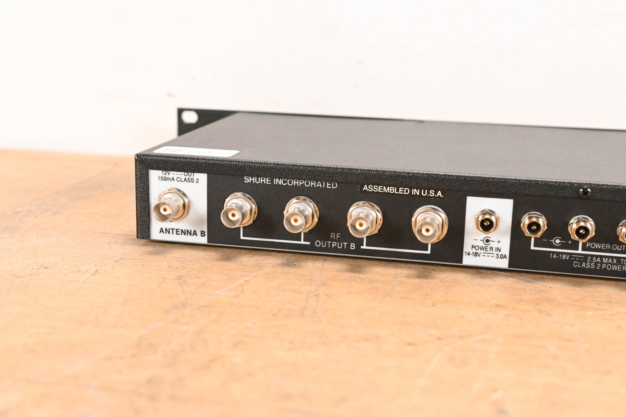 Shure UA844SWB Antenna Distribution System - 470-952 MHz (NO PSU)