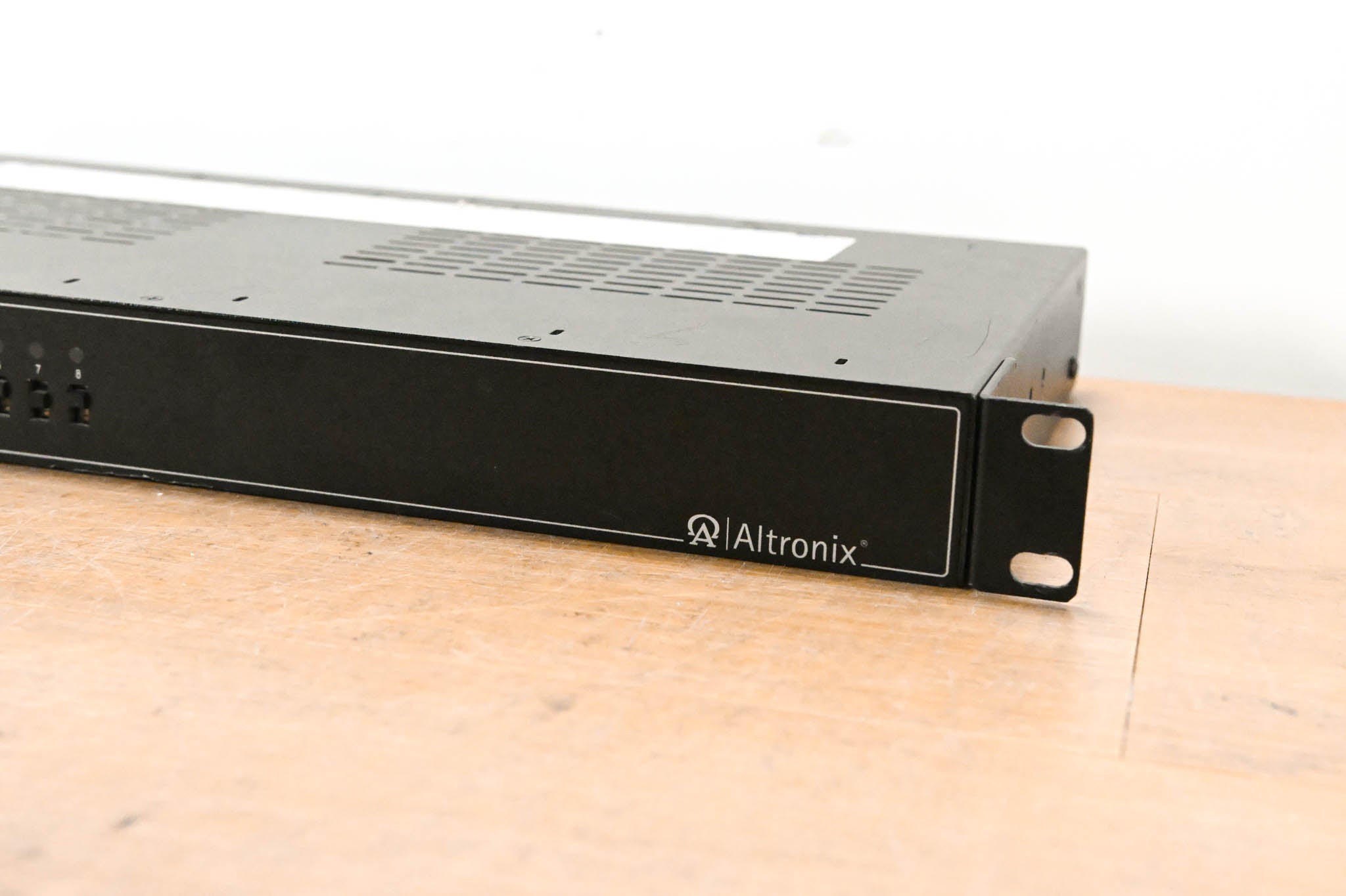 Altronix Vertiline8C CCTV Rack Mount Power Supply