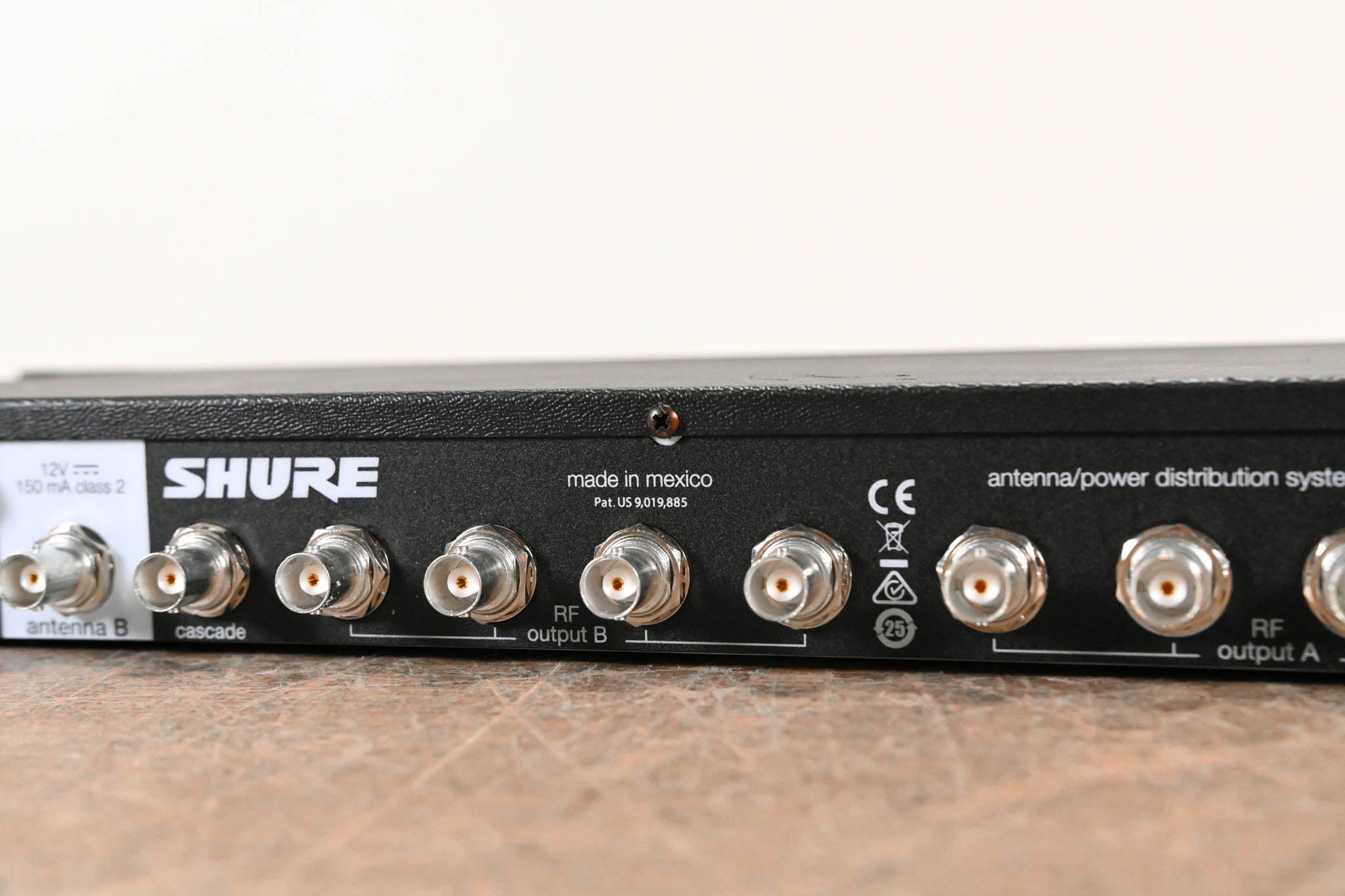 Shure UA844+SWB UHF Wideband Antenna Distribution System NO POWER SUPPLY