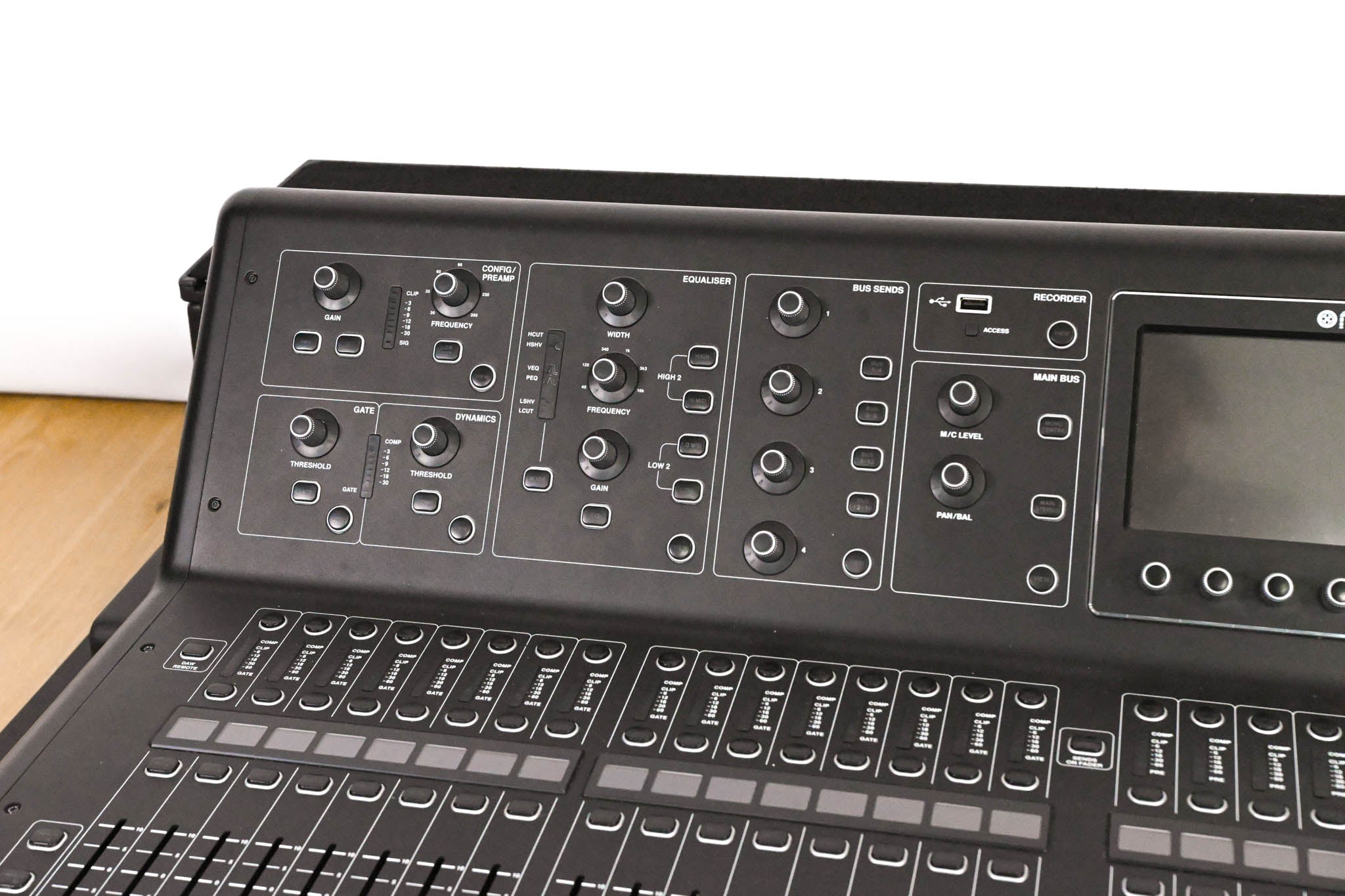 Midas M32 40-Channel Digital Audio Console with Road Case