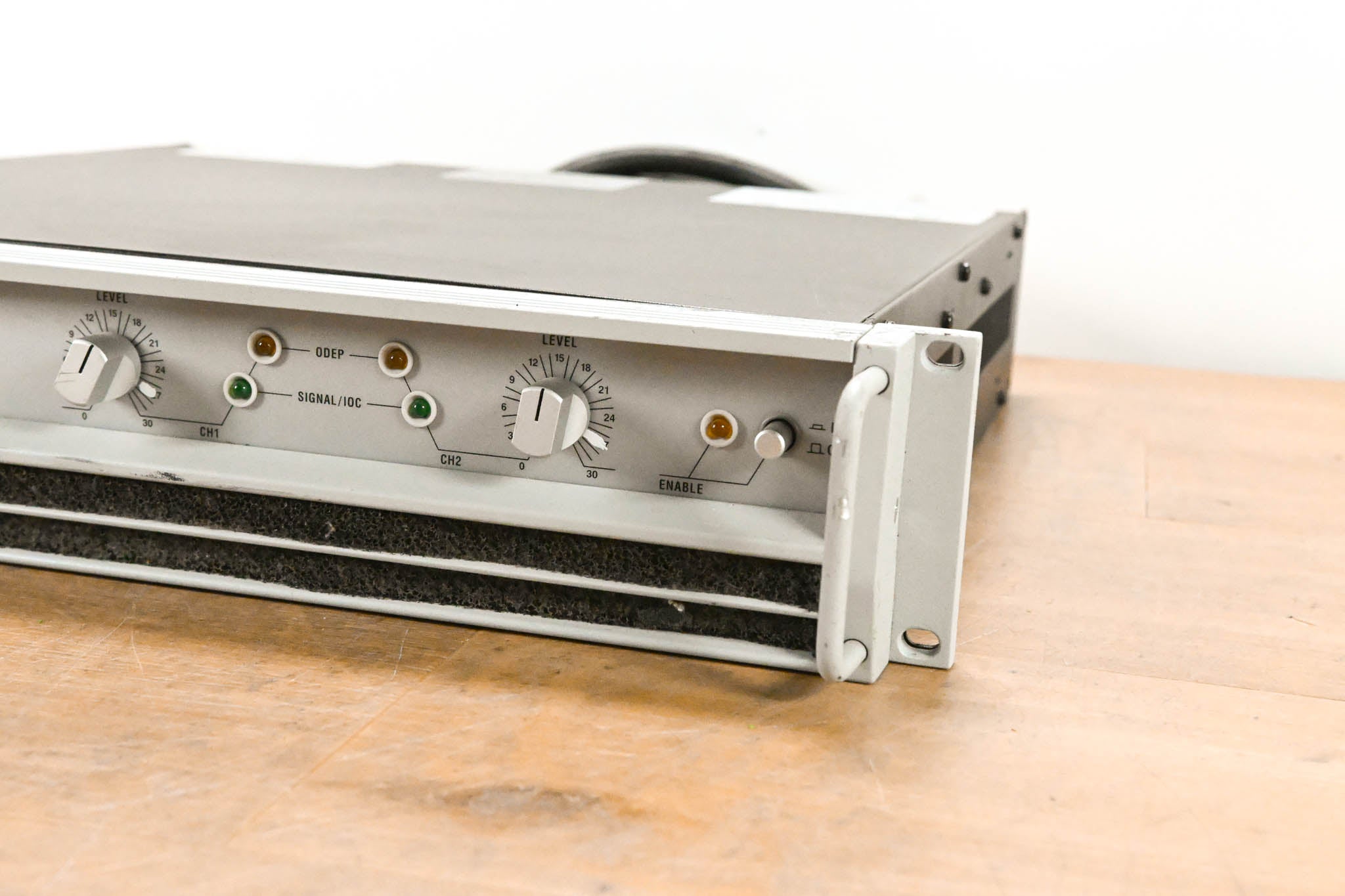 Crown Macro-Tech 2402 2-Channel Power Amplifier