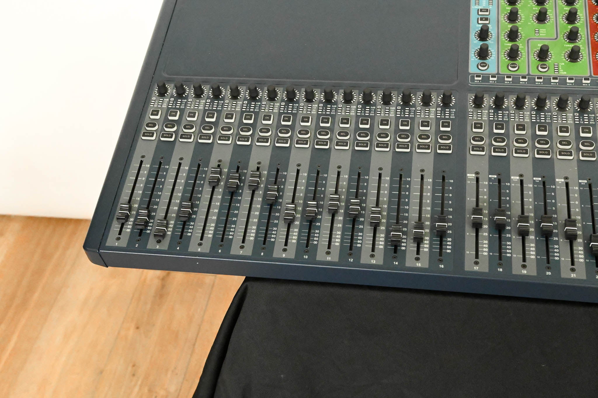Soundcraft Si Expression 3 32-Channel Digital Mixer