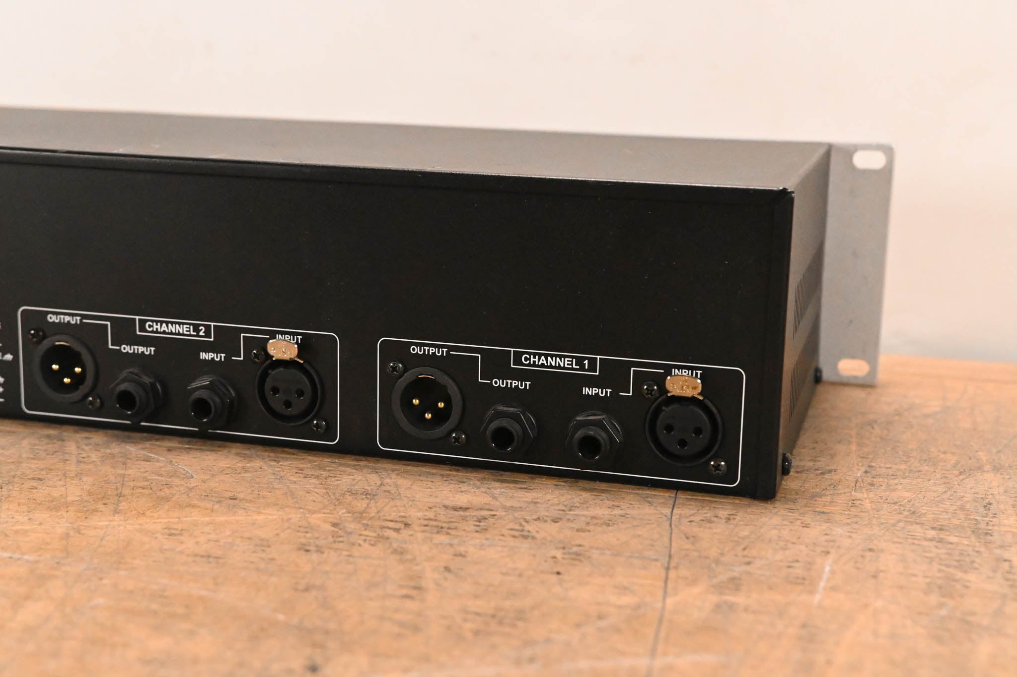 dbx 231s Two-Channel 31-Band Equalizer