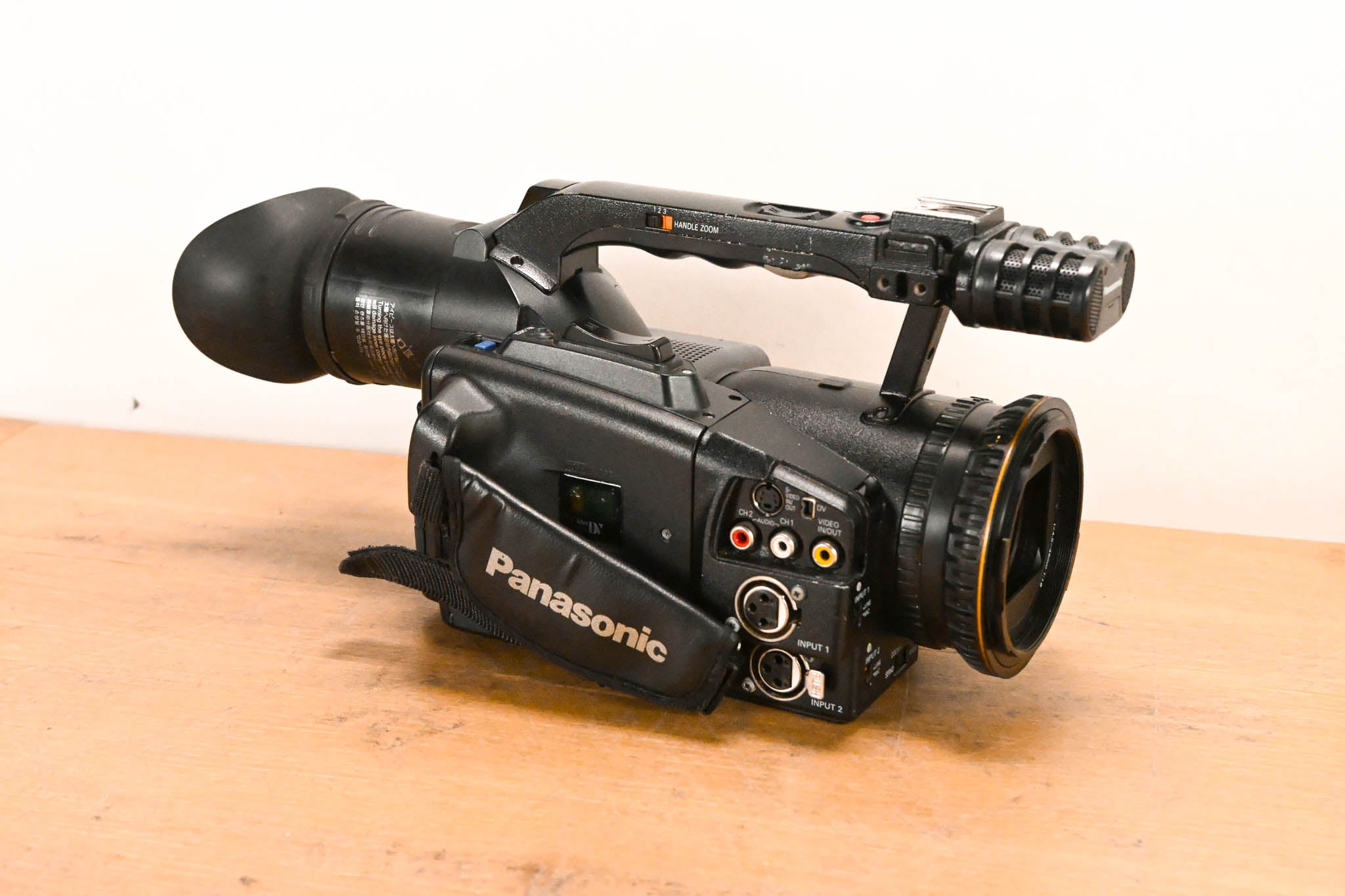 Panasonic AG-DVX100B 3-CCD Mini-DV Cinema Video Camcorder CG01Z0H