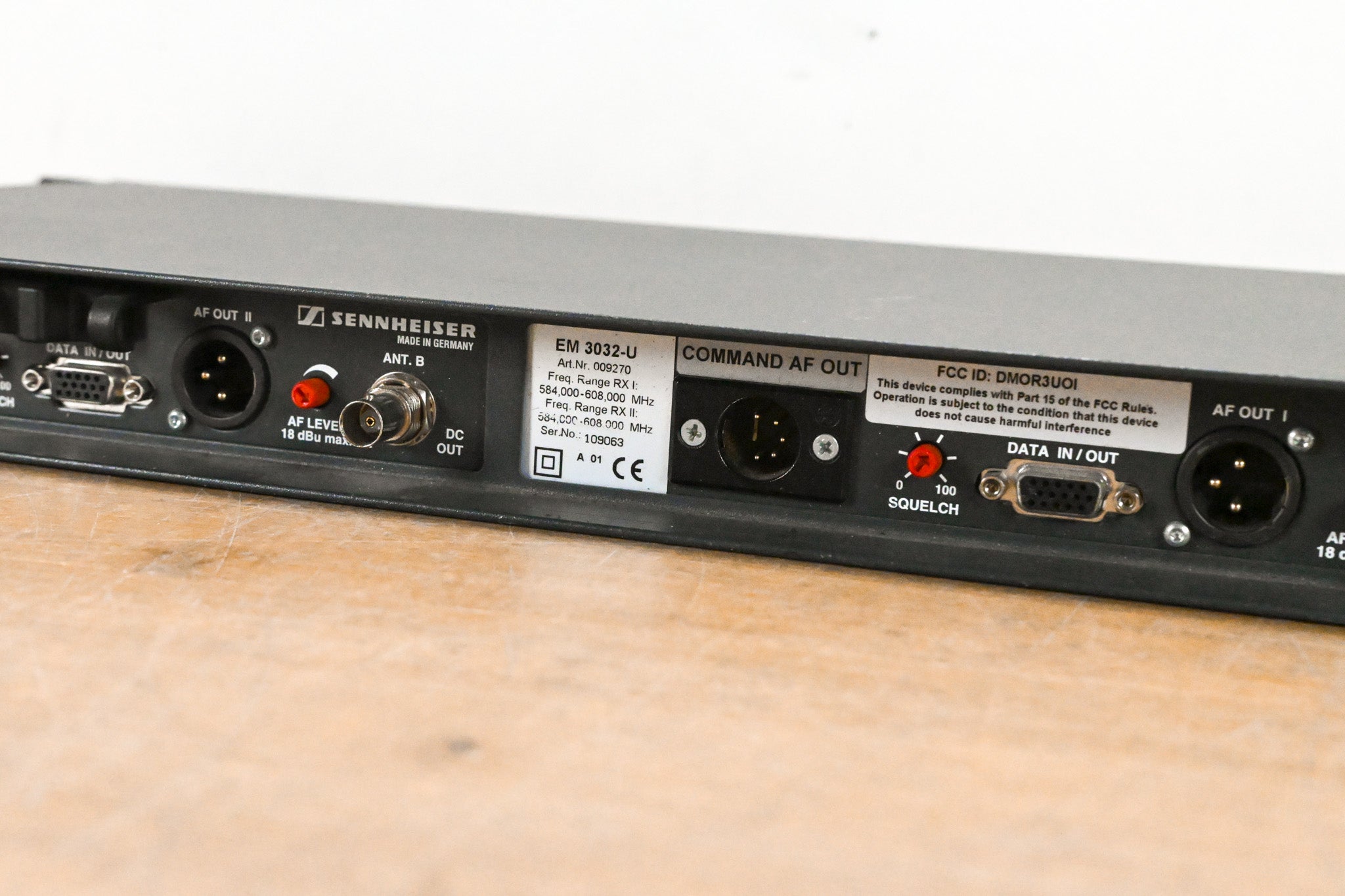 Sennheiser EM 3032-U Mikroport Receiver w/ SK250 Bodypacks 584-608 MHz