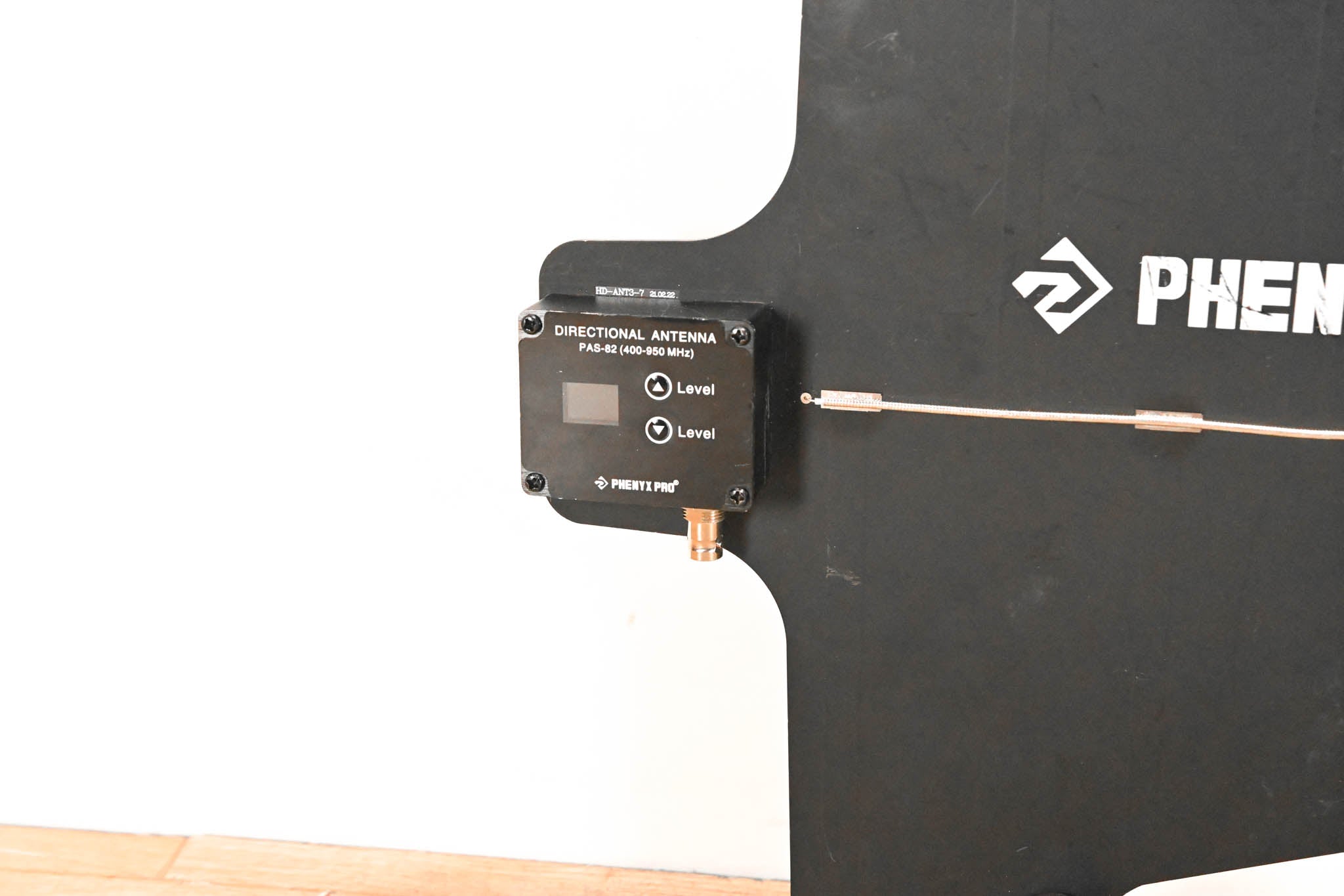 Phenyx Pro PAS-82 UHF Paddle Directional Antenna - 400-950MHz