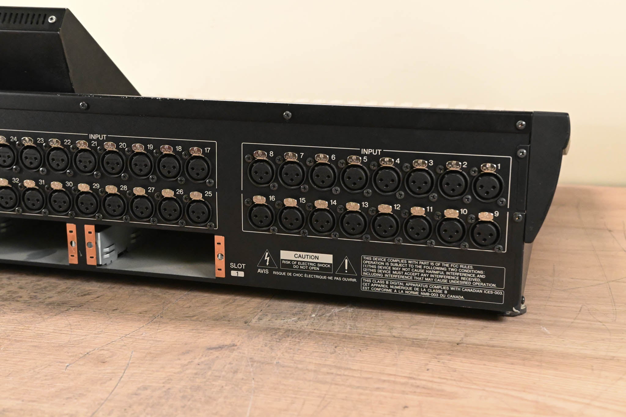 Yamaha LS9-32 32-Input Digital Mixing Console