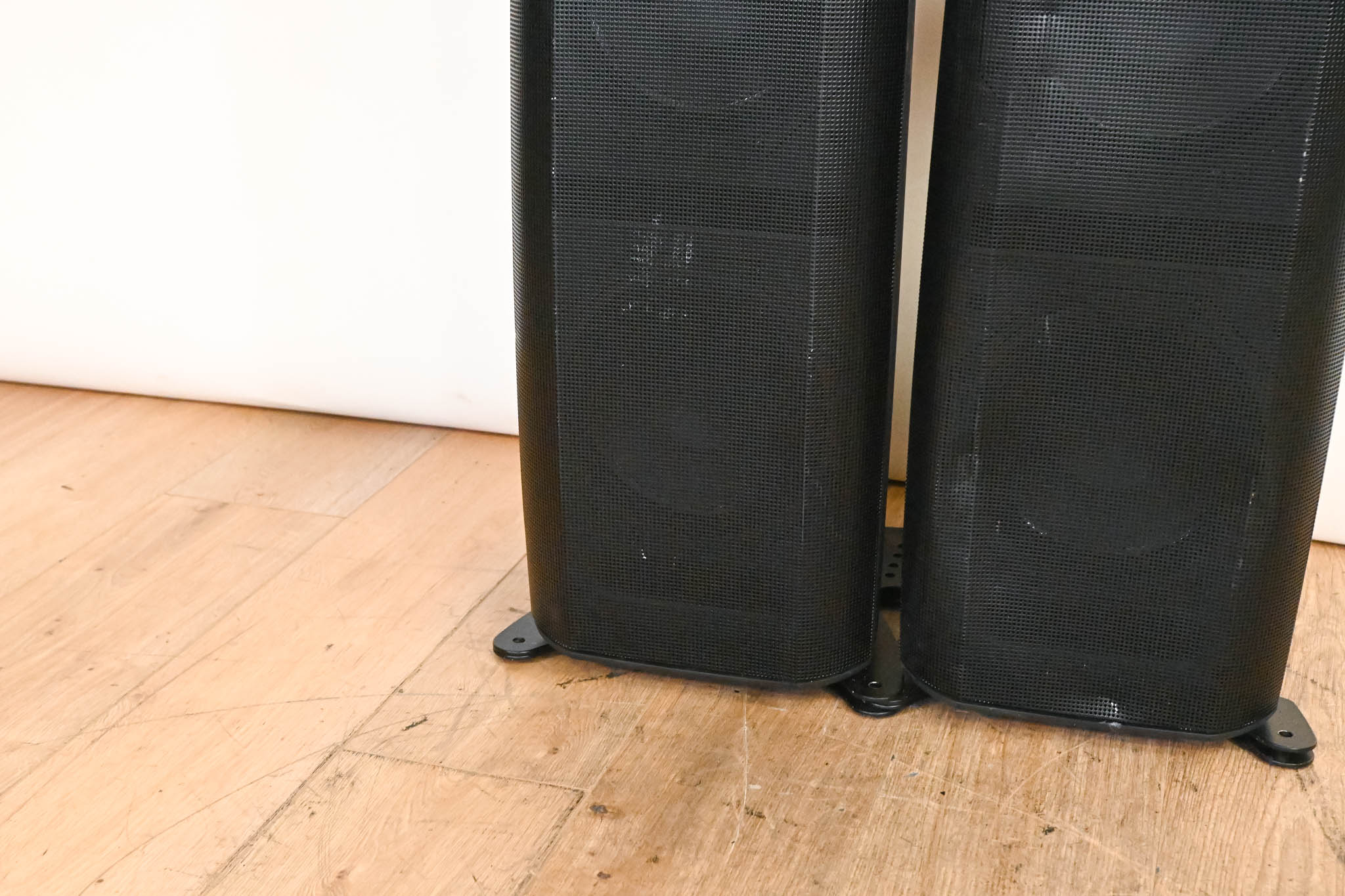 QSC WL2082-i Installation Line Array Loudspeaker (PAIR)