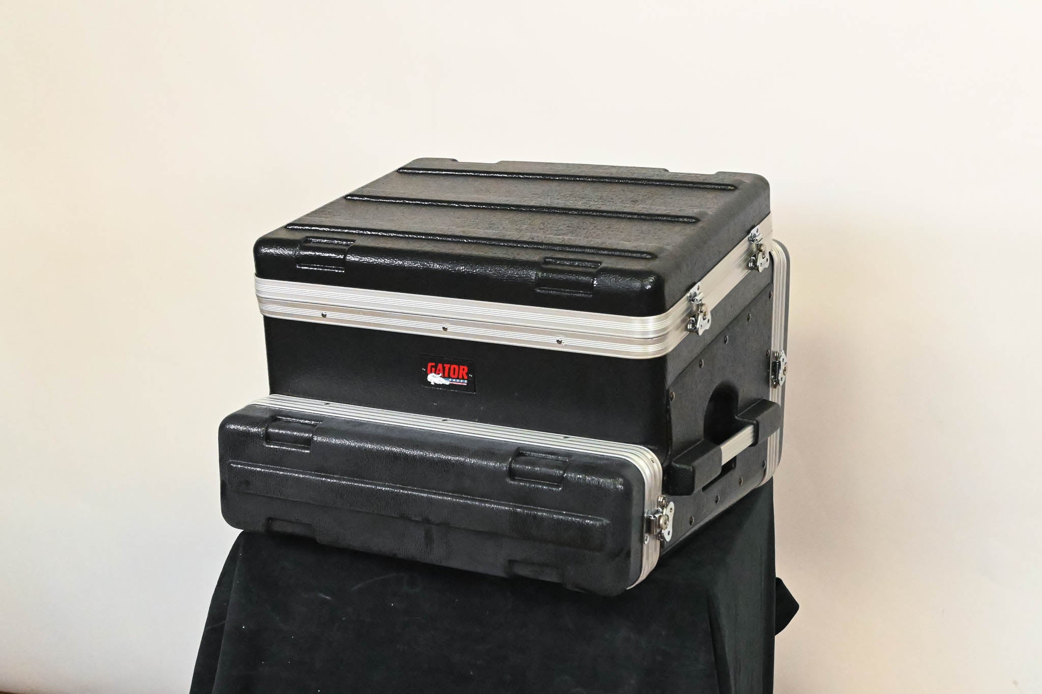 Gator Cases GRC-8x2 8U Top / 2U Front Console Audio Rack