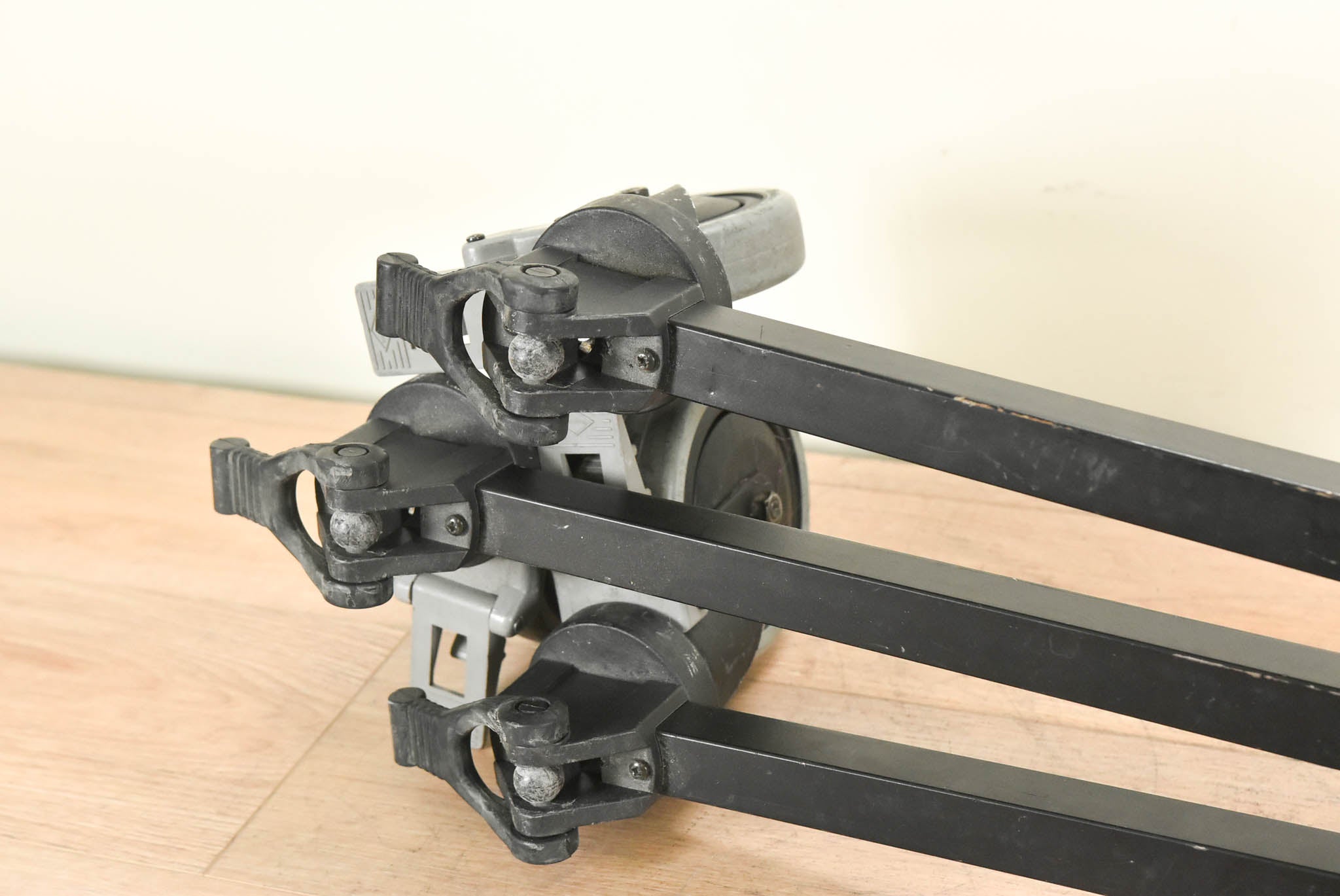 Vinten V3955-0001 ENG Studio Dolly with 3.9" Wheels