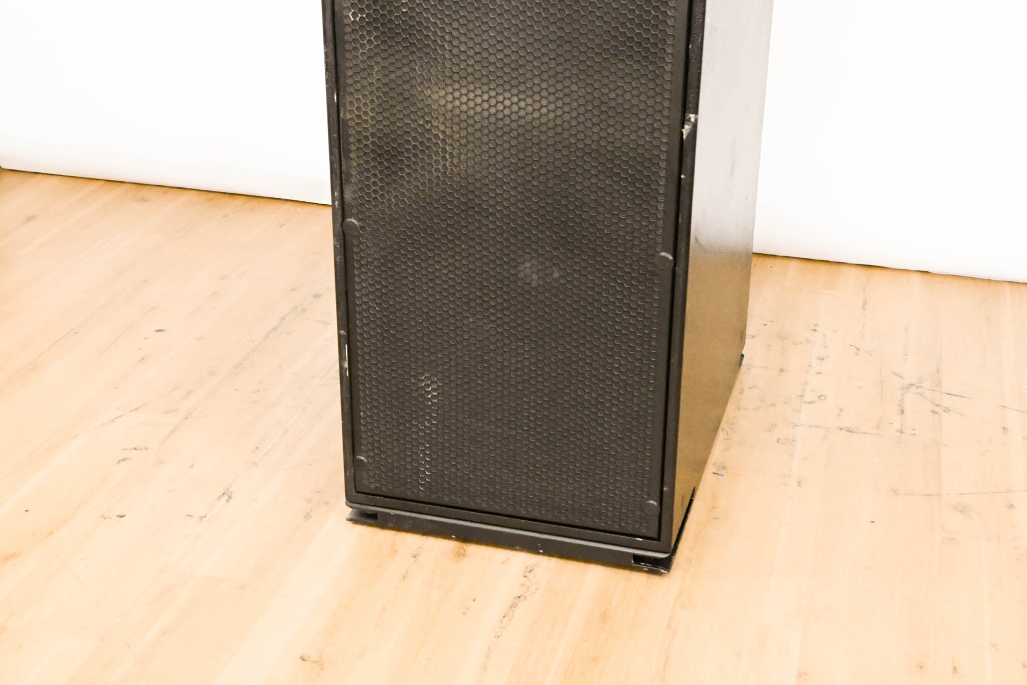 Meyer Sound M3D-SUB Active Directional Cardioid Subwoofer