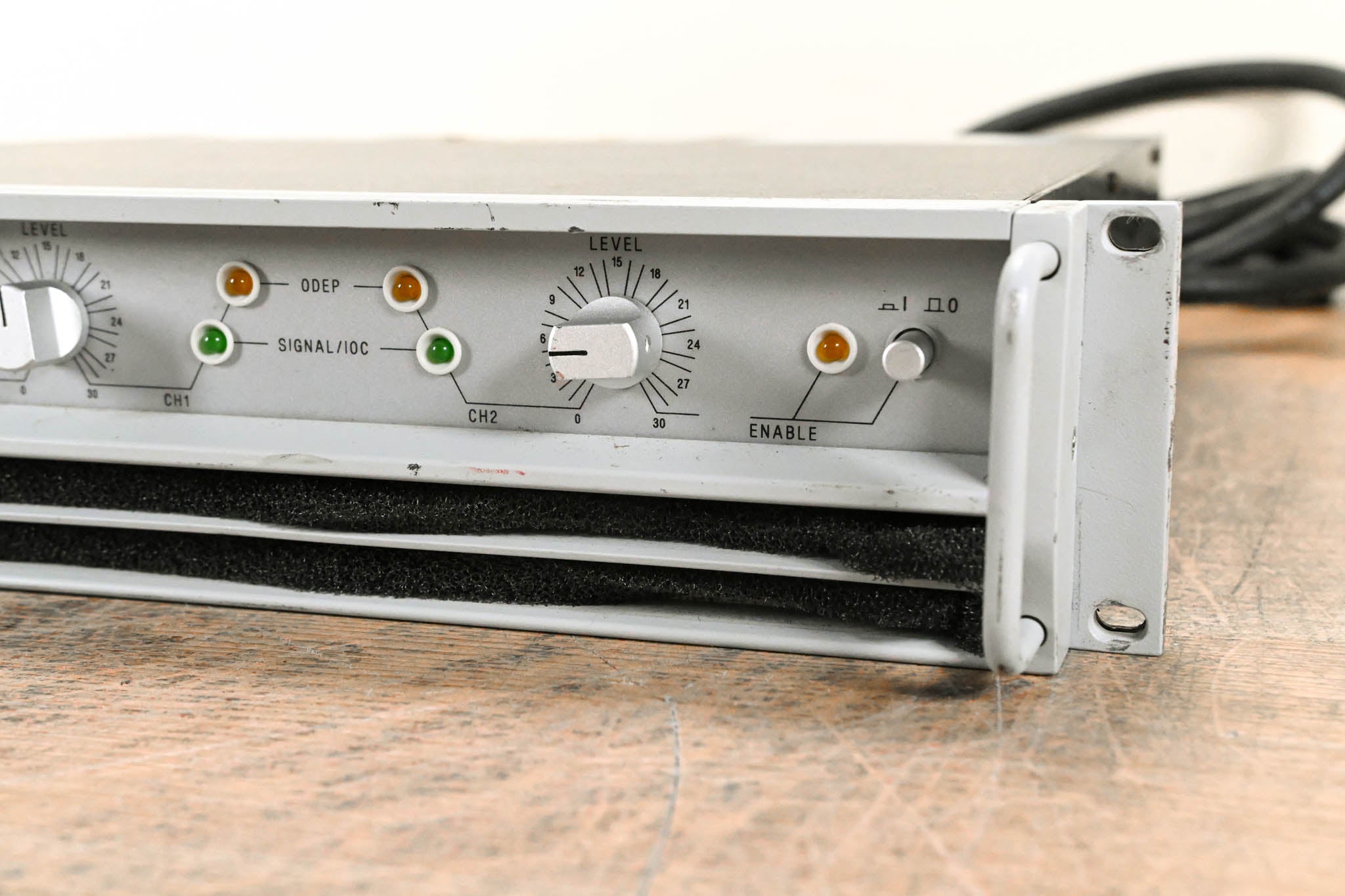 Crown Macro-Tech 2400 2-Channel Power Amplifier