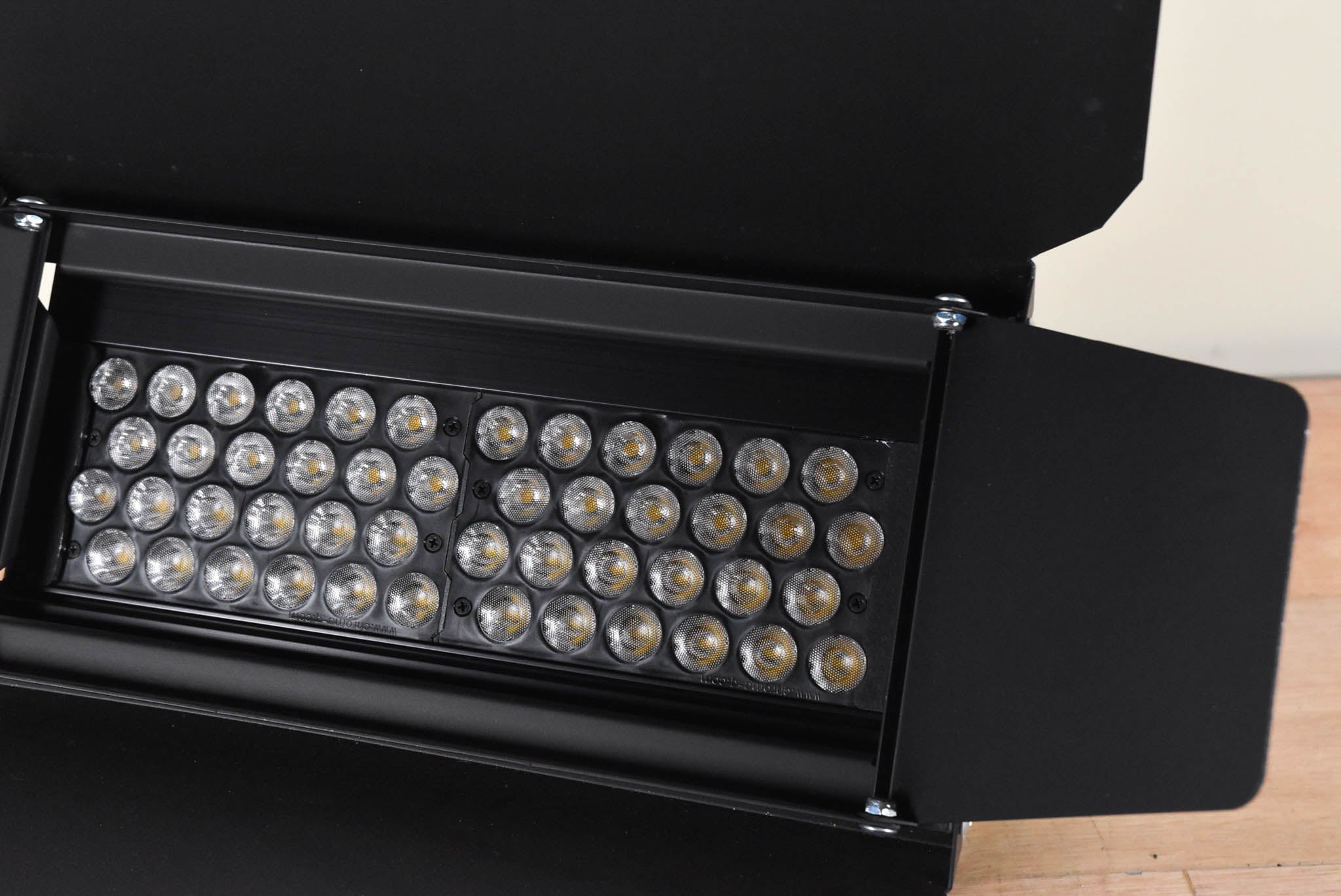 Chroma-Q Studio Force T 12 Tungsten White LED Fixture