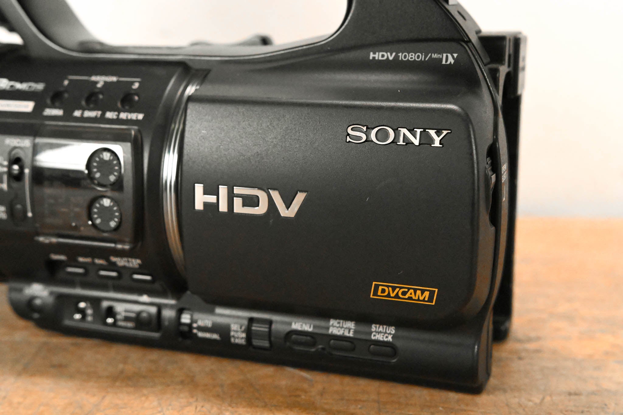 Sony HVR-Z5U Professional 1/3" 3-CMOS HDV Camcorder