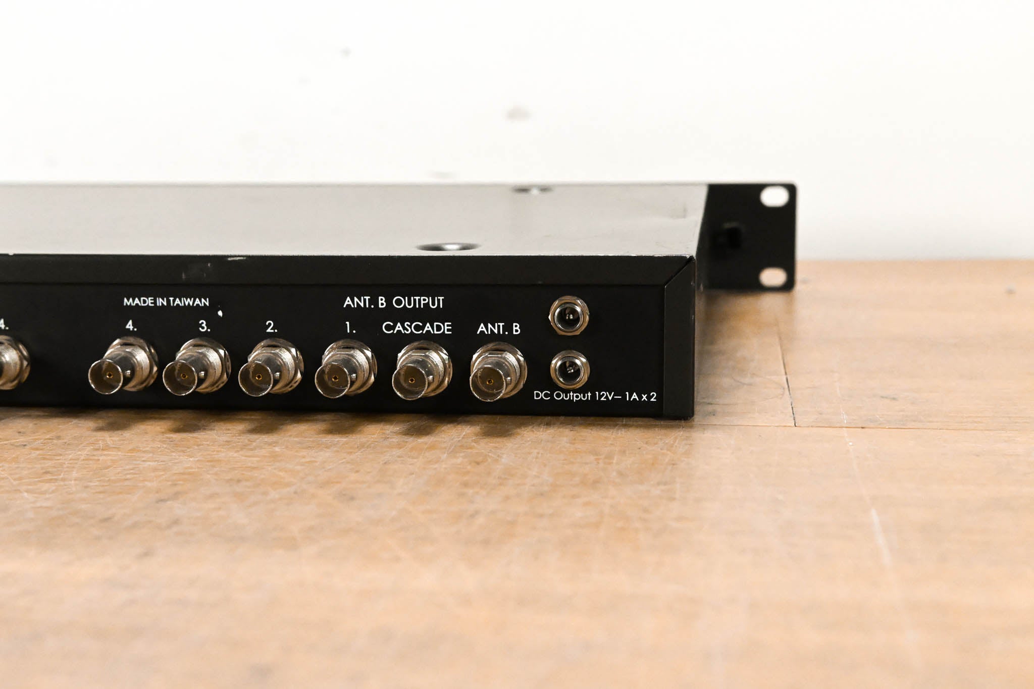 RF Venue DISTRO4 UHF Antenna Distribution System
