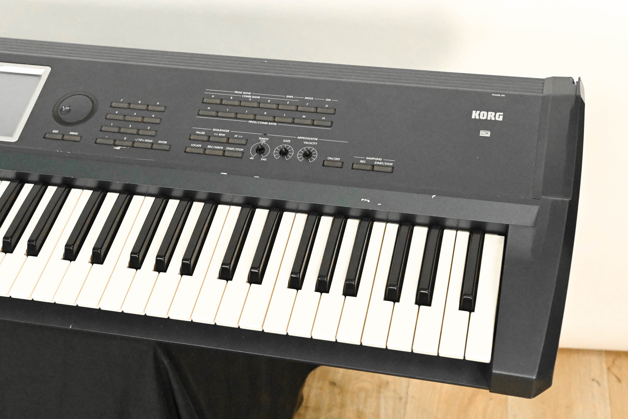 Korg Triton Extreme 76 76-Key 120-Voice Polyphonic Workstation