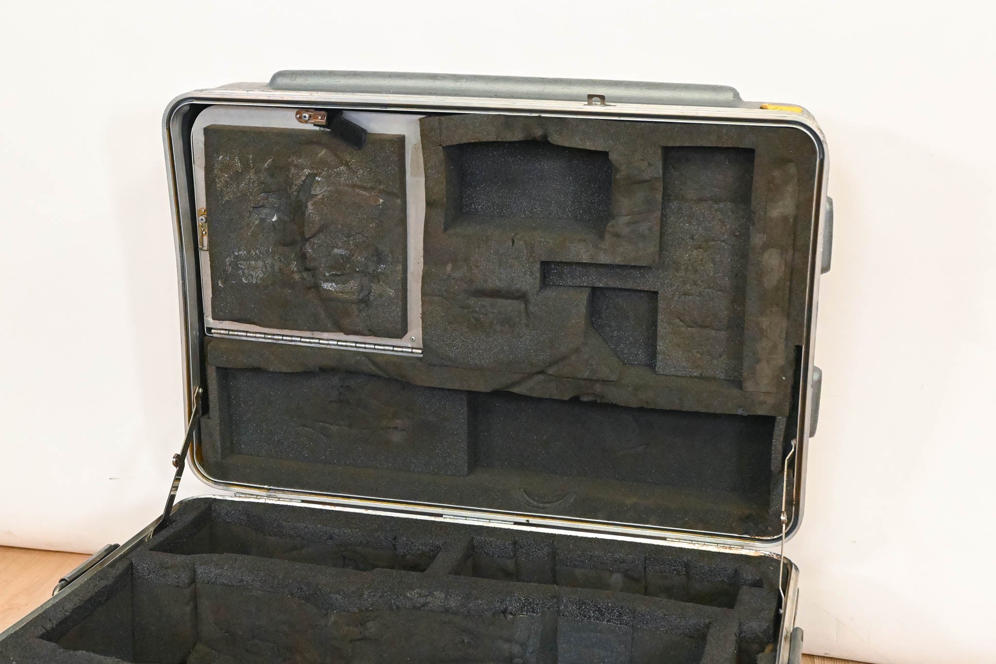 Sony LC-HDWF900TH Thermodyne Flight Case for Select Sony Camcorders