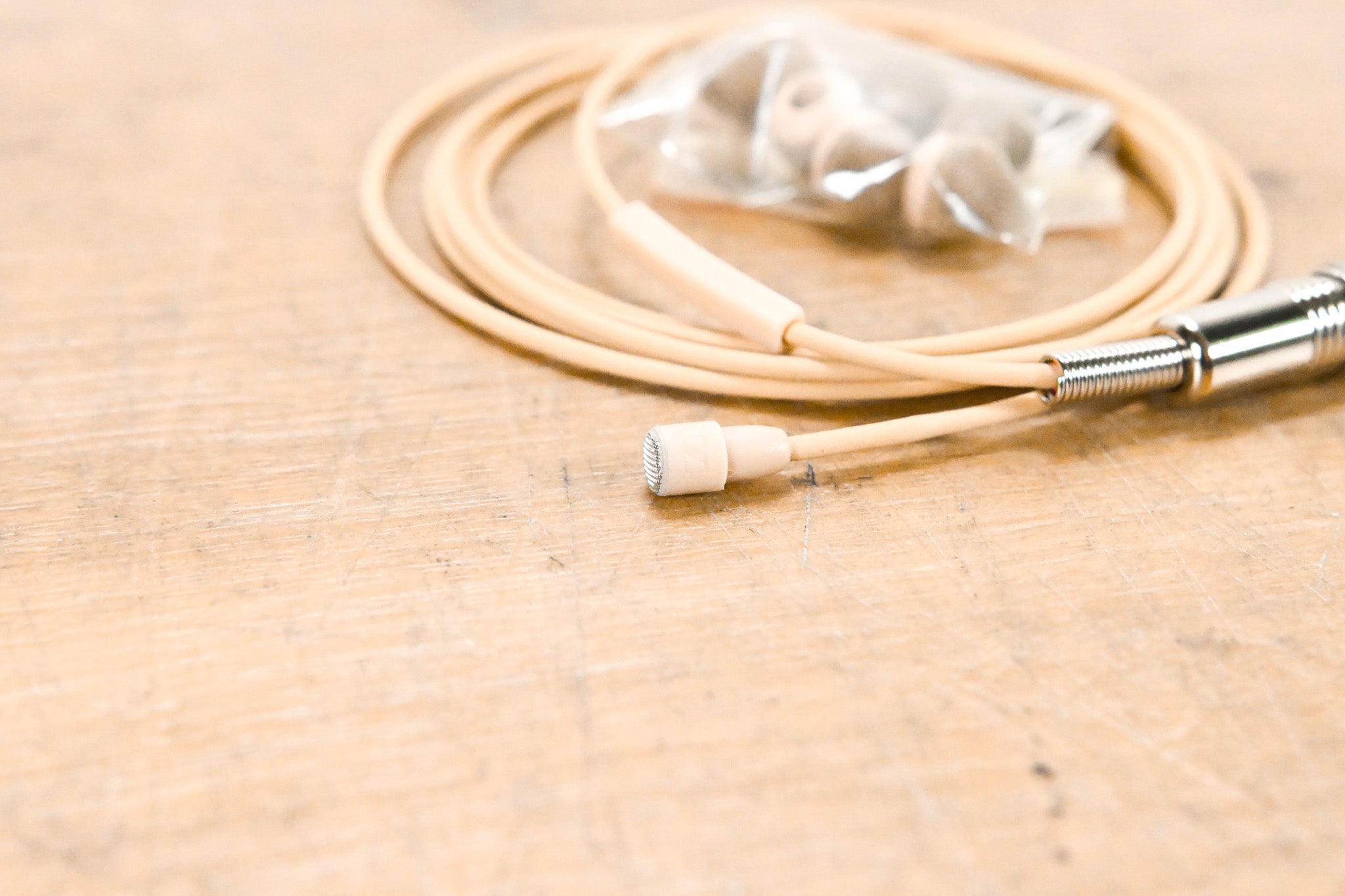 Sennheiser MKE 2 Lavalier Lapel Mic w/ Locking 3.5mm Connector - Beige