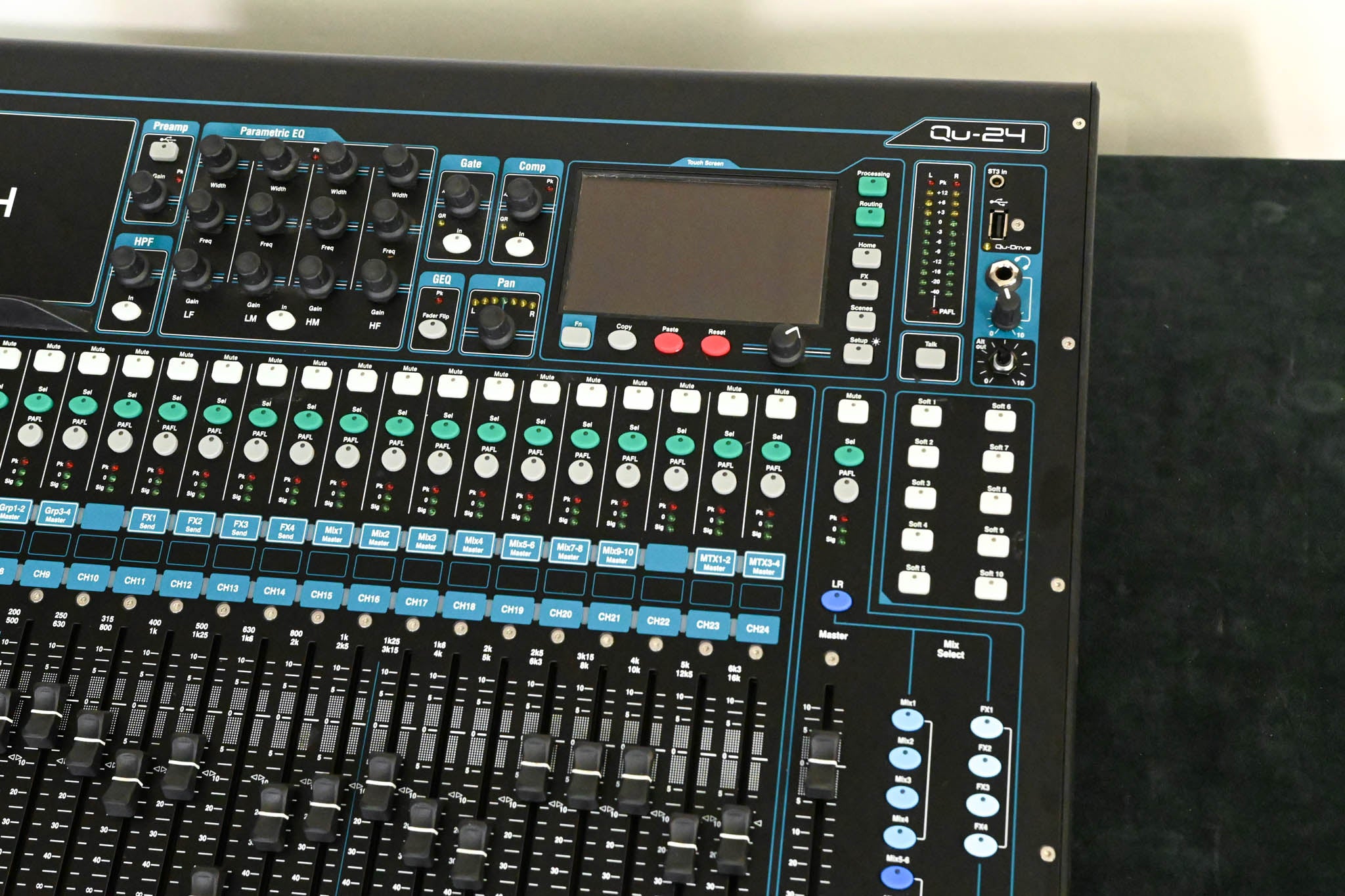 Allen & Heath Qu-24 24-Channel Digital Mixing Console