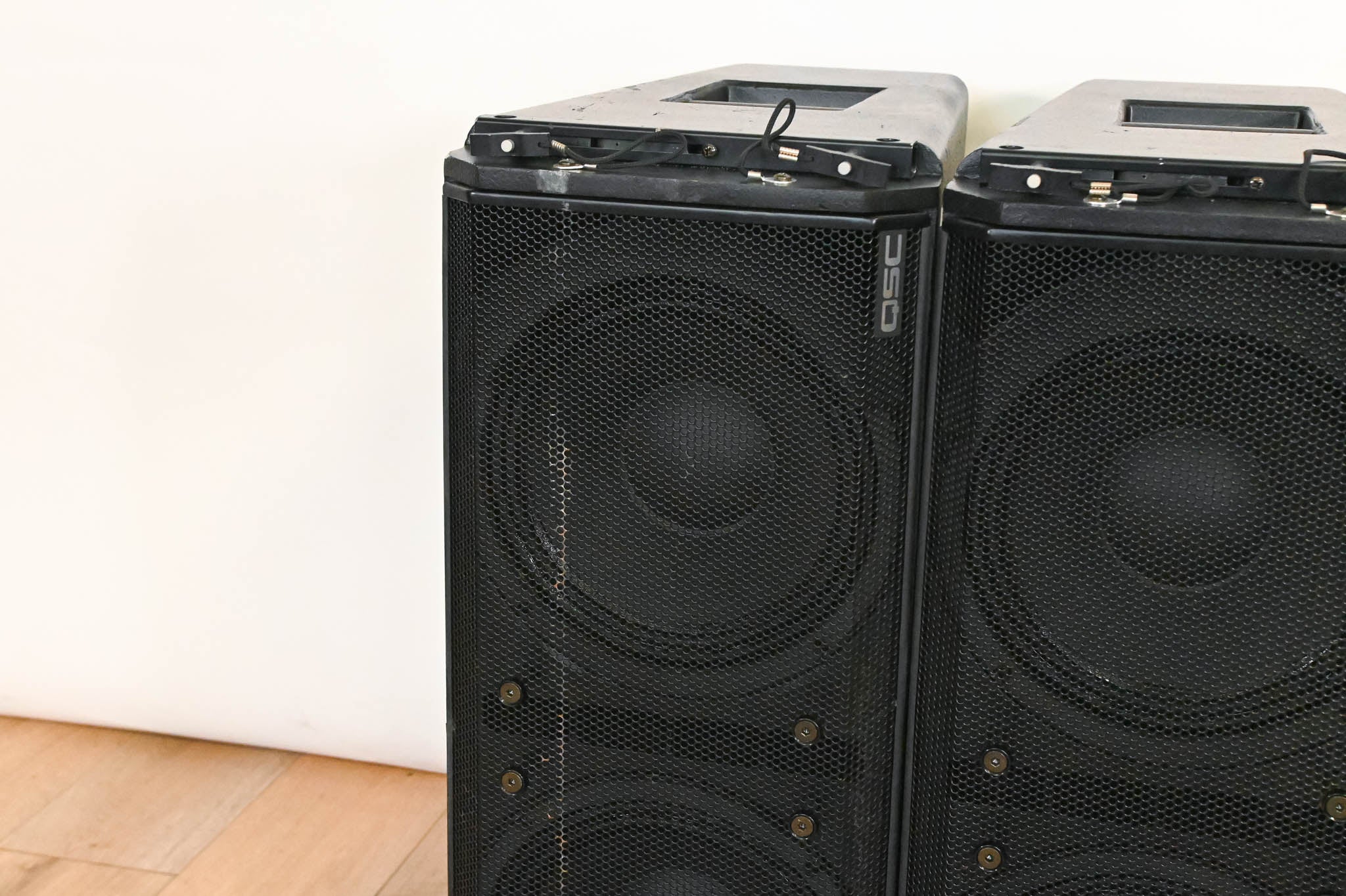 QSC WideLine-10 Dual 10-Inch Wide Line Array Speaker (PAIR)