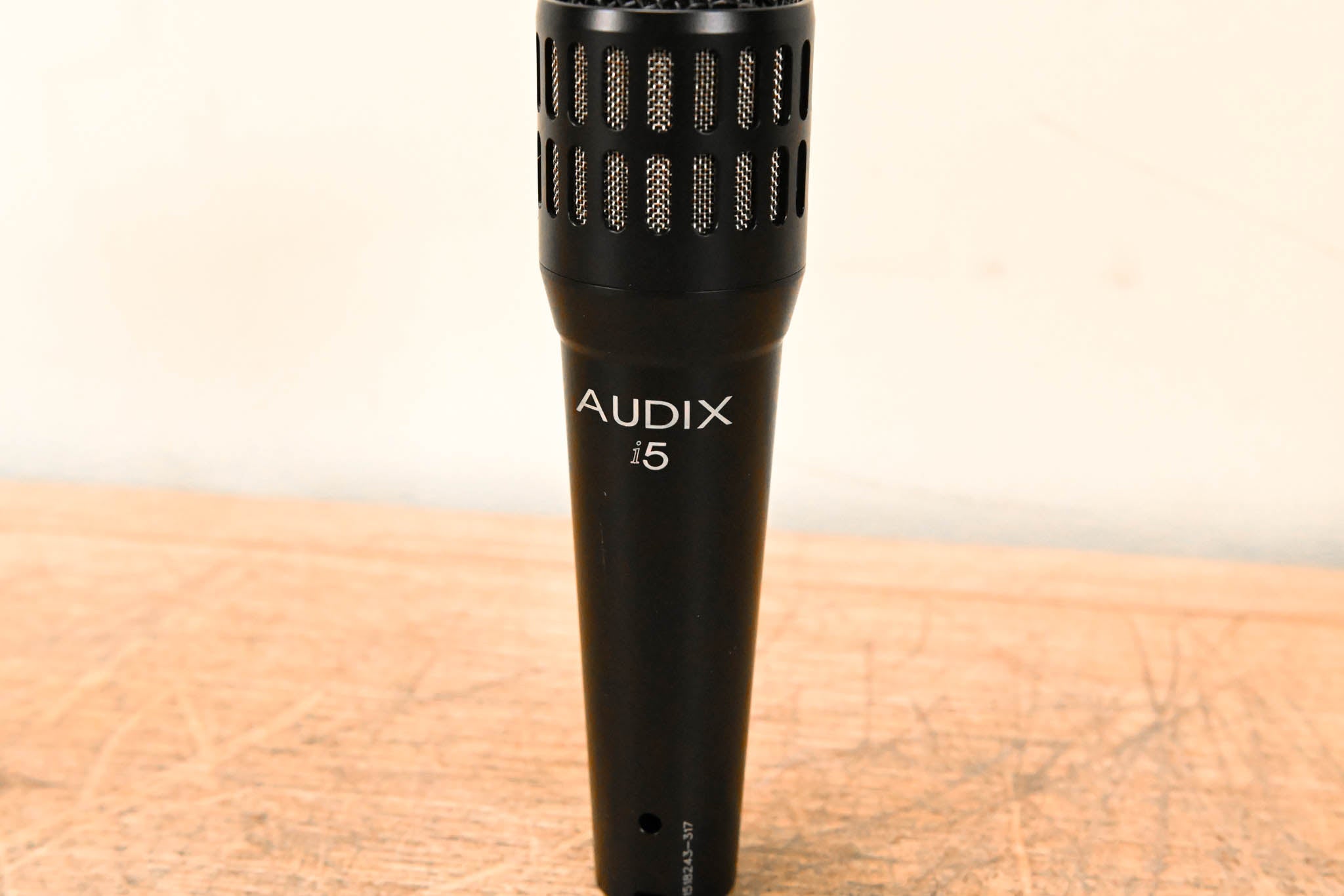 Audix i5 Cardioid Dynamic Instrument Microphone w/ CabGrabber Mic Clamp