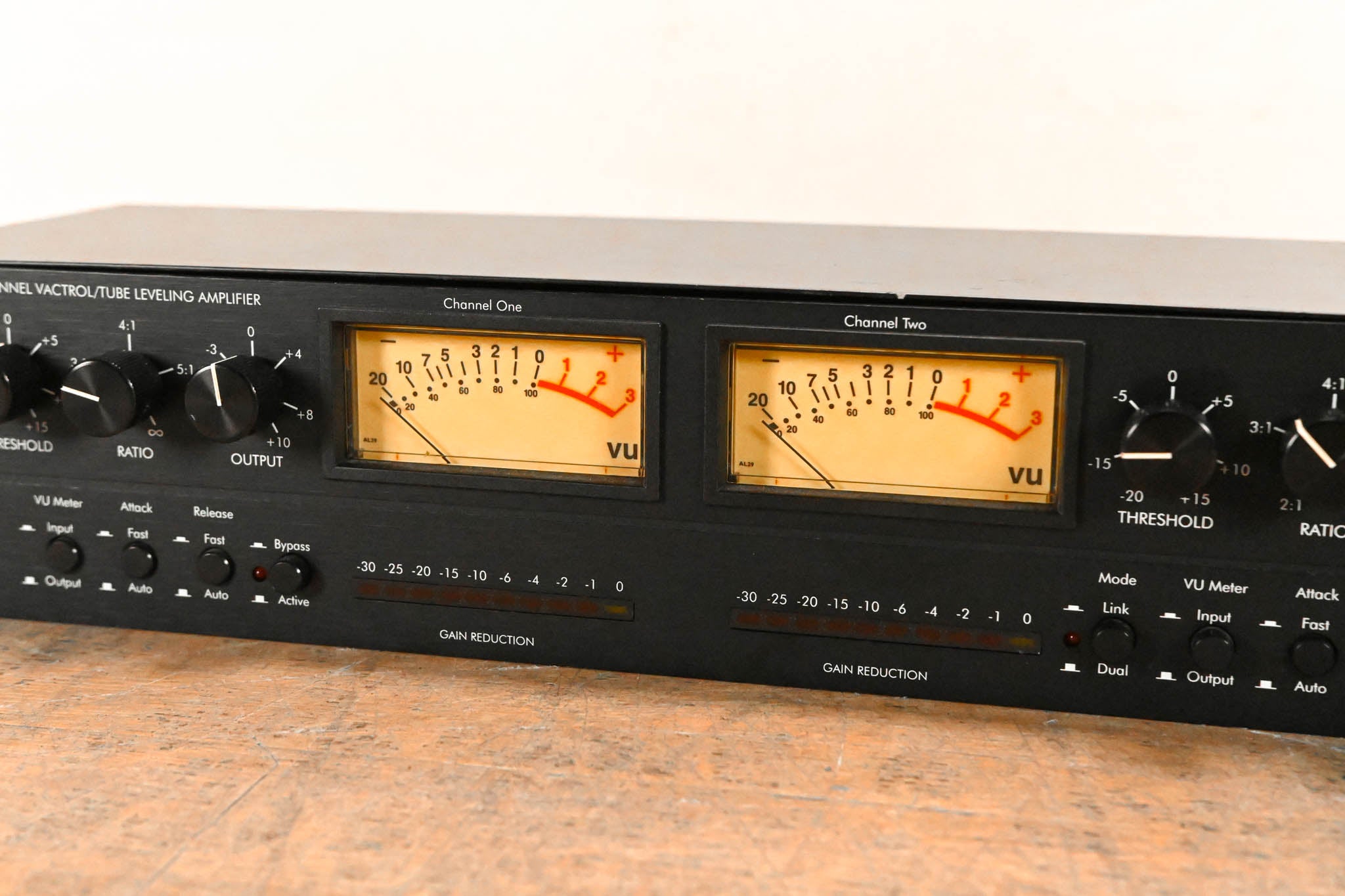 ART PRO VLA 2-Channel Vectrol-Based Compressor / Leveling Amplifier