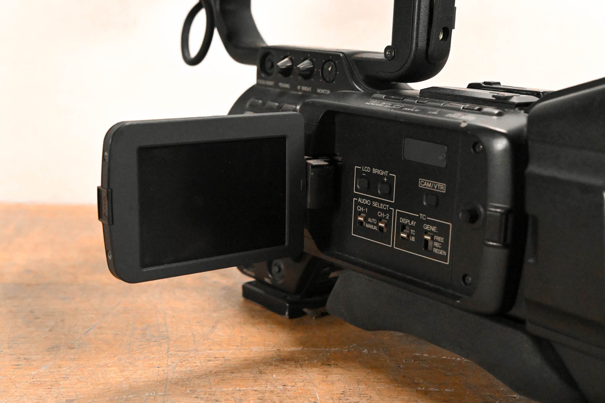 JVC GY-HD200U 1/3" 3-CCD Professional HDV Camcorder