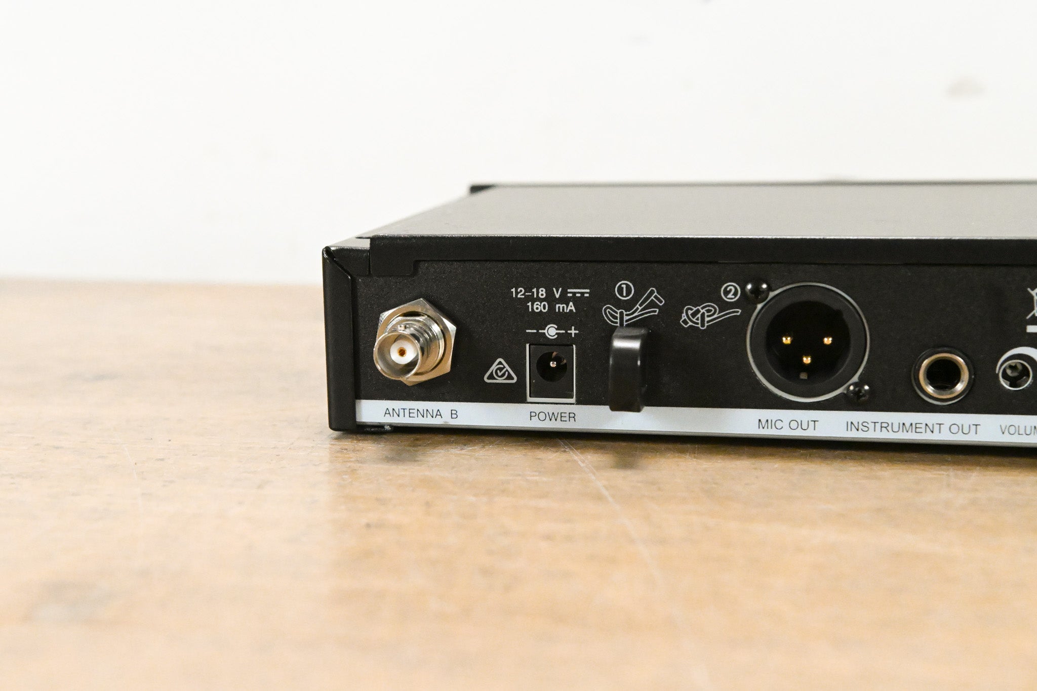 Shure SLX4 Wireless Receiver - G4 Band: 470-494 MHz (NO POWER SUPPLY)