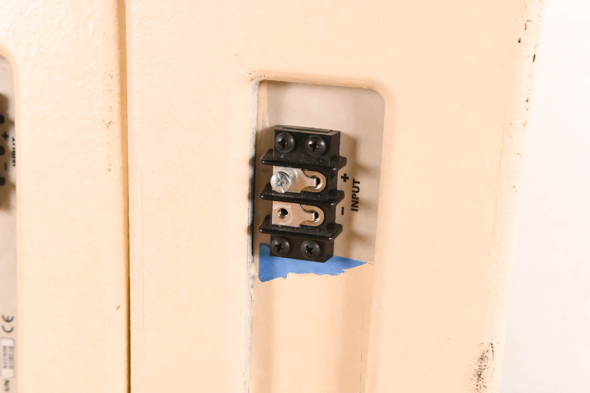 EAW UB52 Two-Way Full-Range Loudspeaker - White (PAIR)