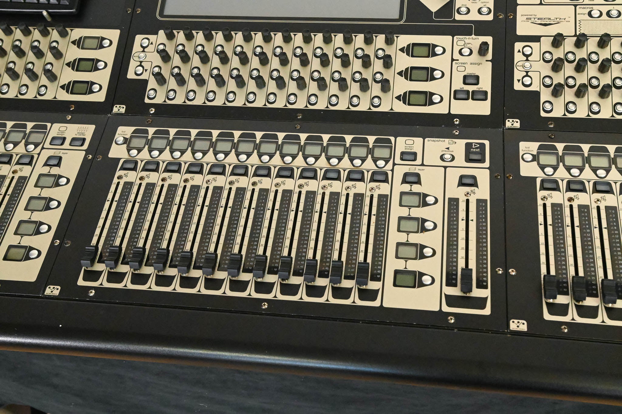 DiGiCo SD8 120-Channel Digital Mixing Console w/ Waves Card + ST Optical