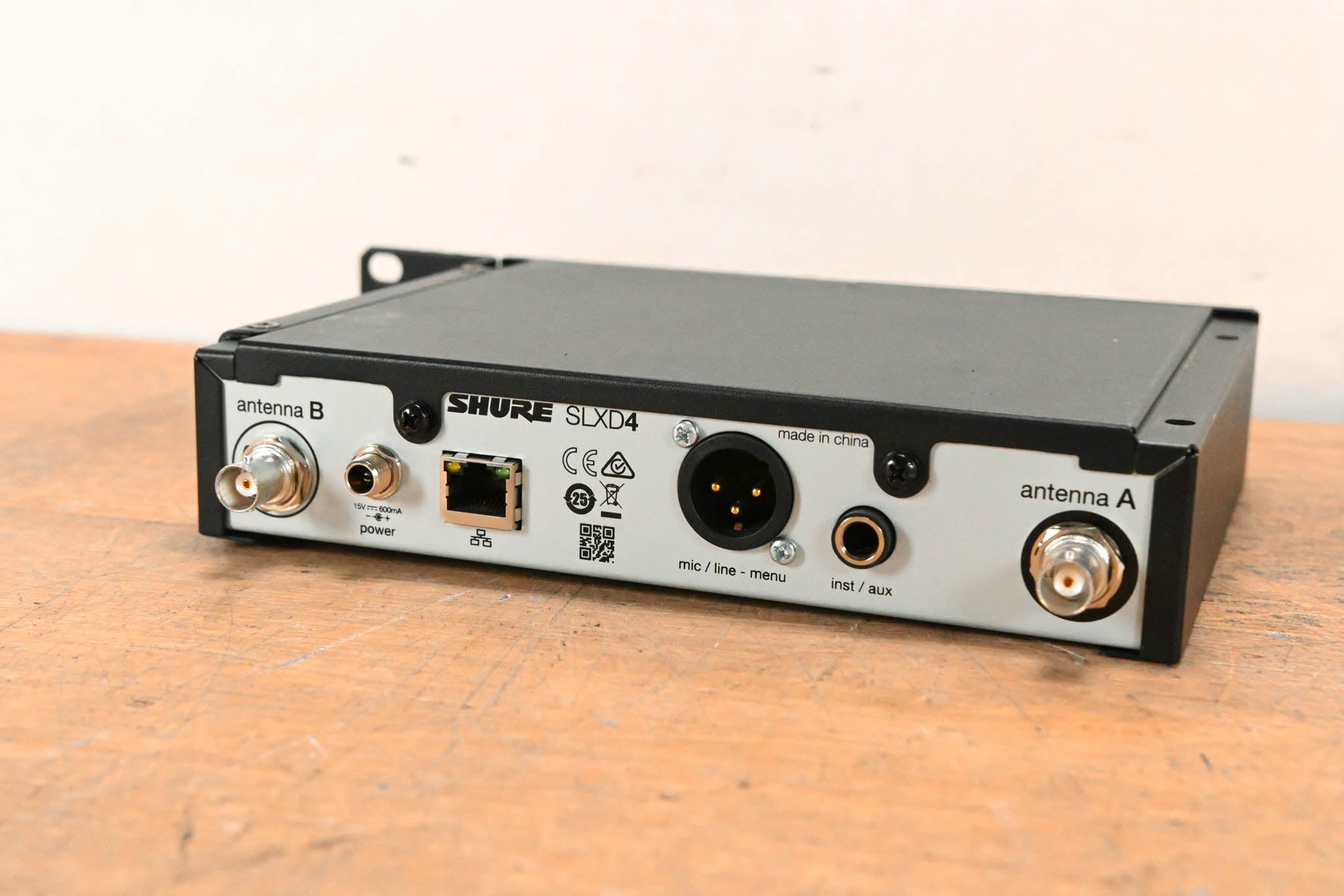 Shure SLXD4 Wireless Receiver - J52 Band: 558-602 / 614-616 MHz (NO PSU)