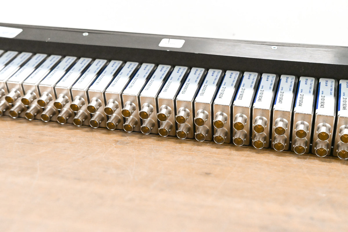 Canare 26DV-2U Digital Video Patchbay w/ DVJA-W 75Ω Modules