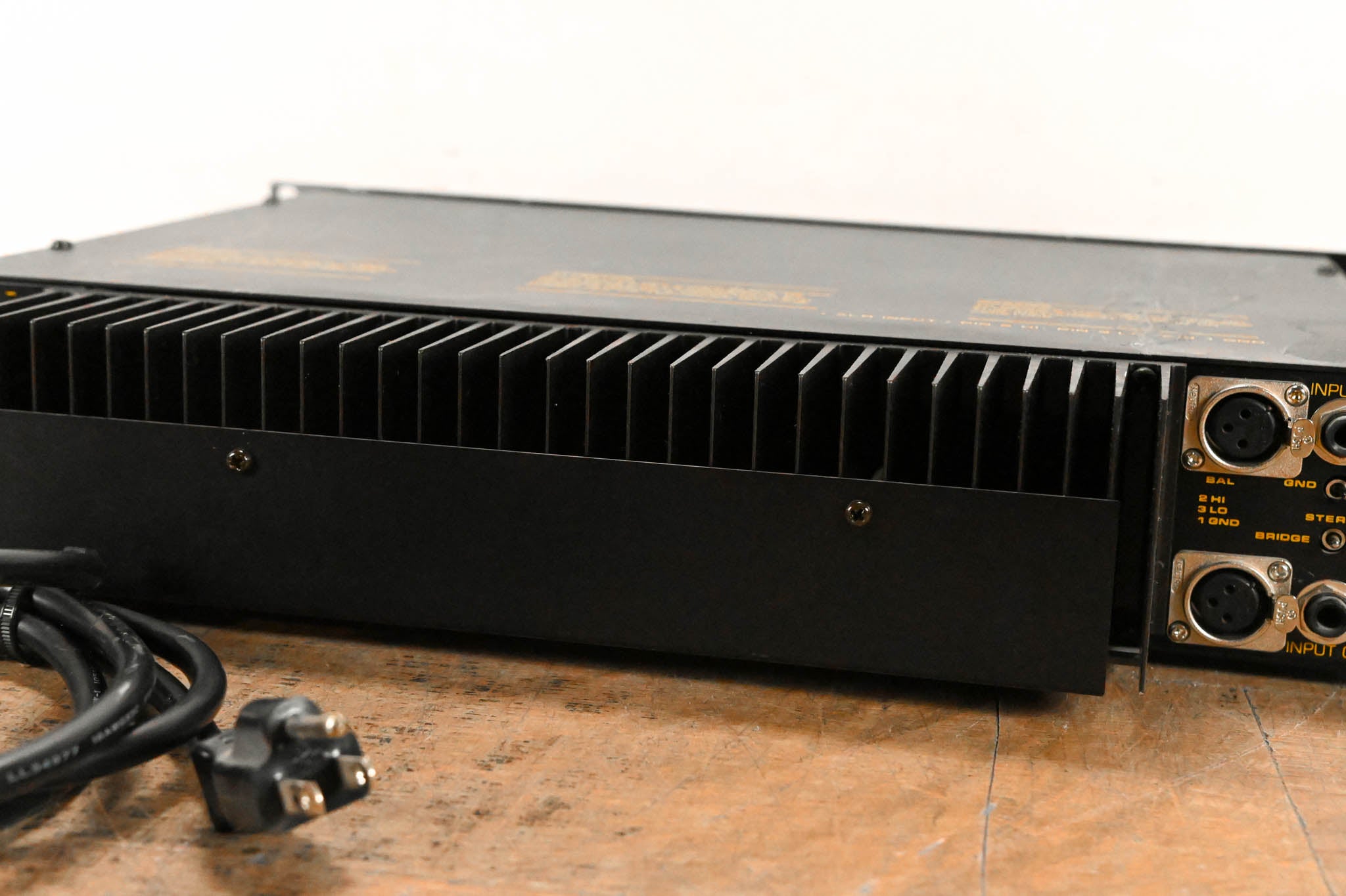 AB International 1650 2-Channel Power Amplifier