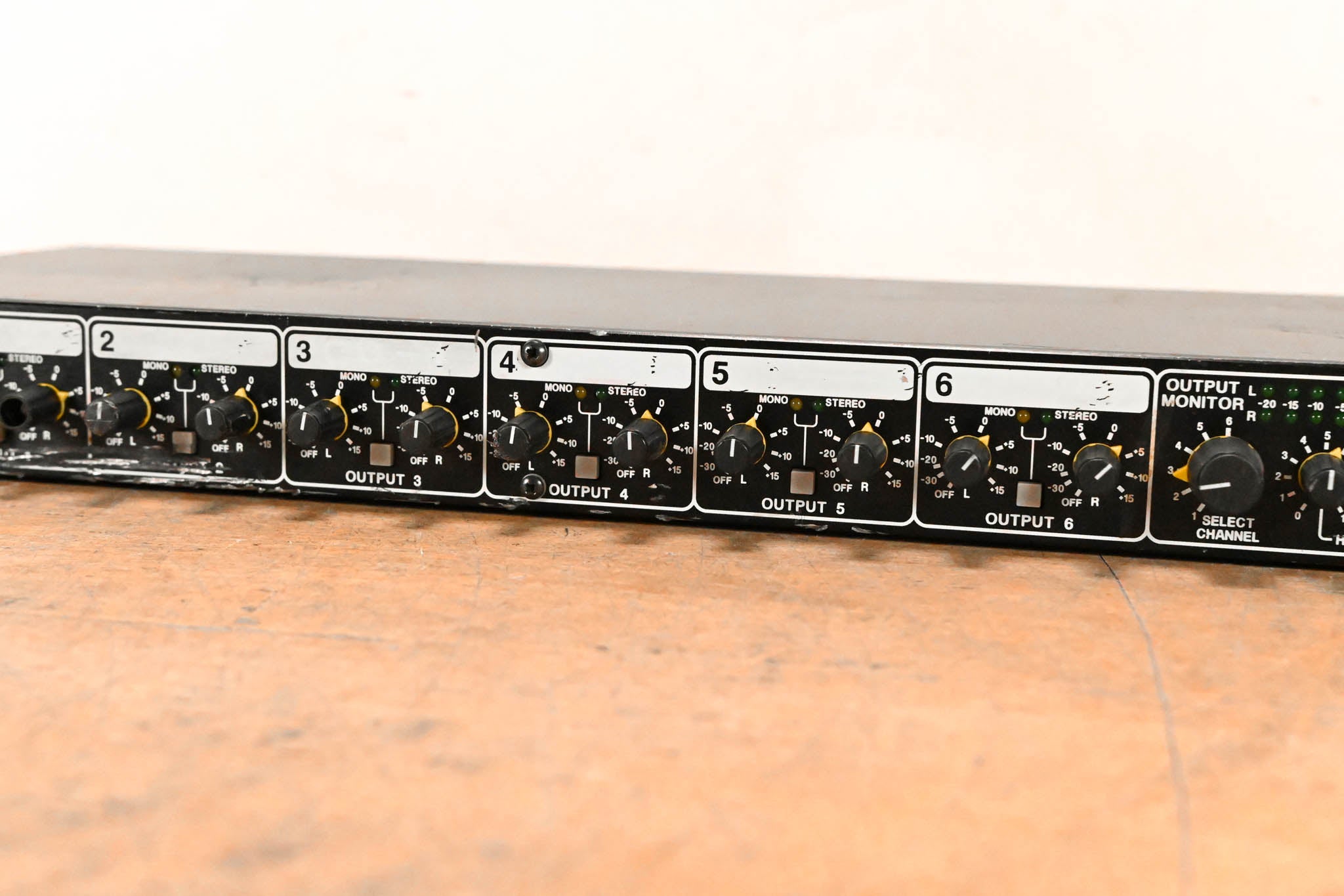 Drawmer DA-6 Stereo In, 6x Stereo Out Balanced Distribution Amplifier