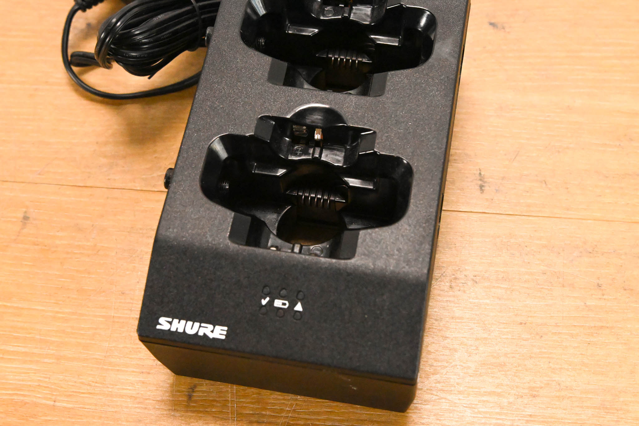 Shure SBC200 Dual Docking Recharging Station