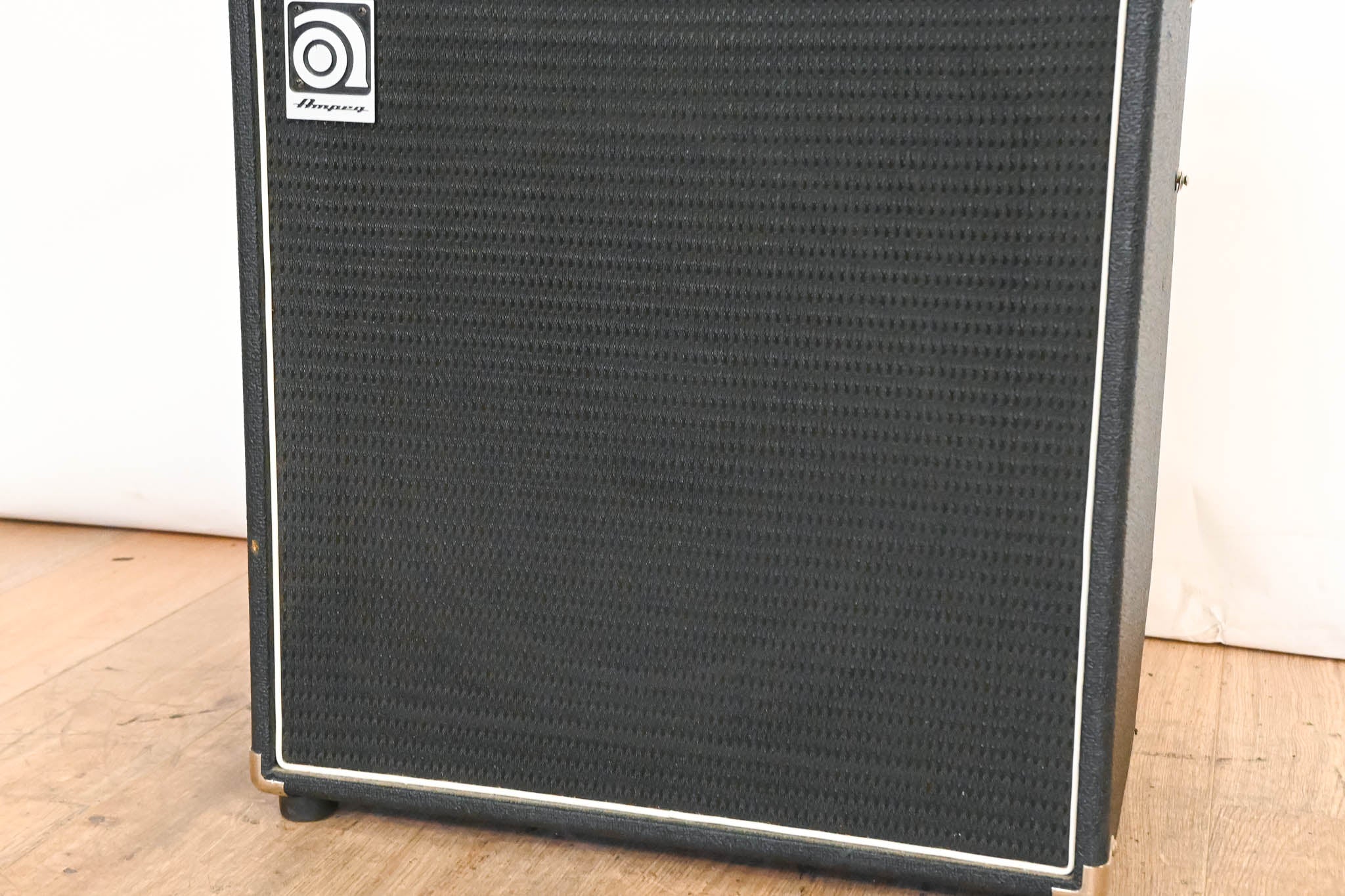 Ampeg BA-115 1x15" 100W Bass Combo Amplifier