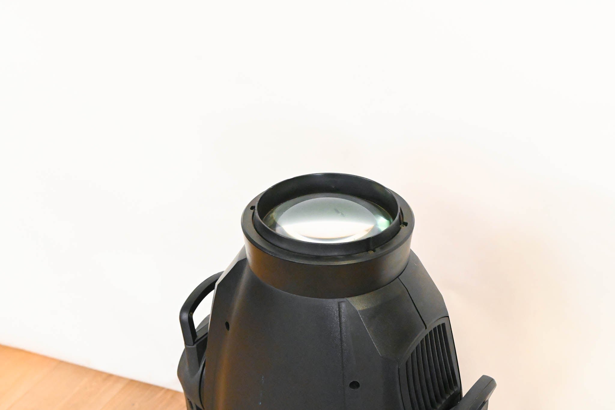 Martin MAC Viper AirFX Super-High Output Aerial Effects Fixture