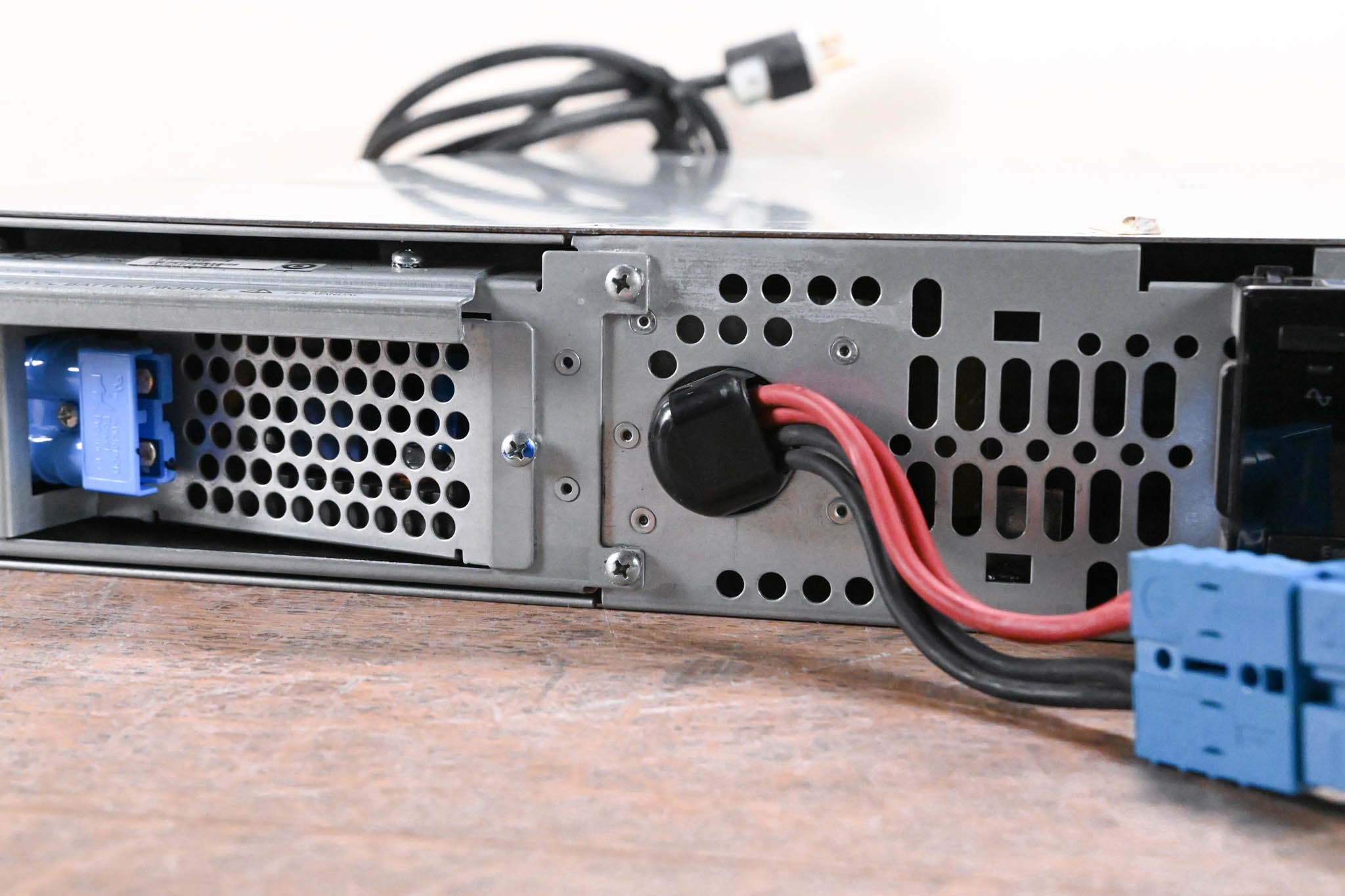 APC SMT2200RM2U Line Interactive 2200VA Smart-UPS