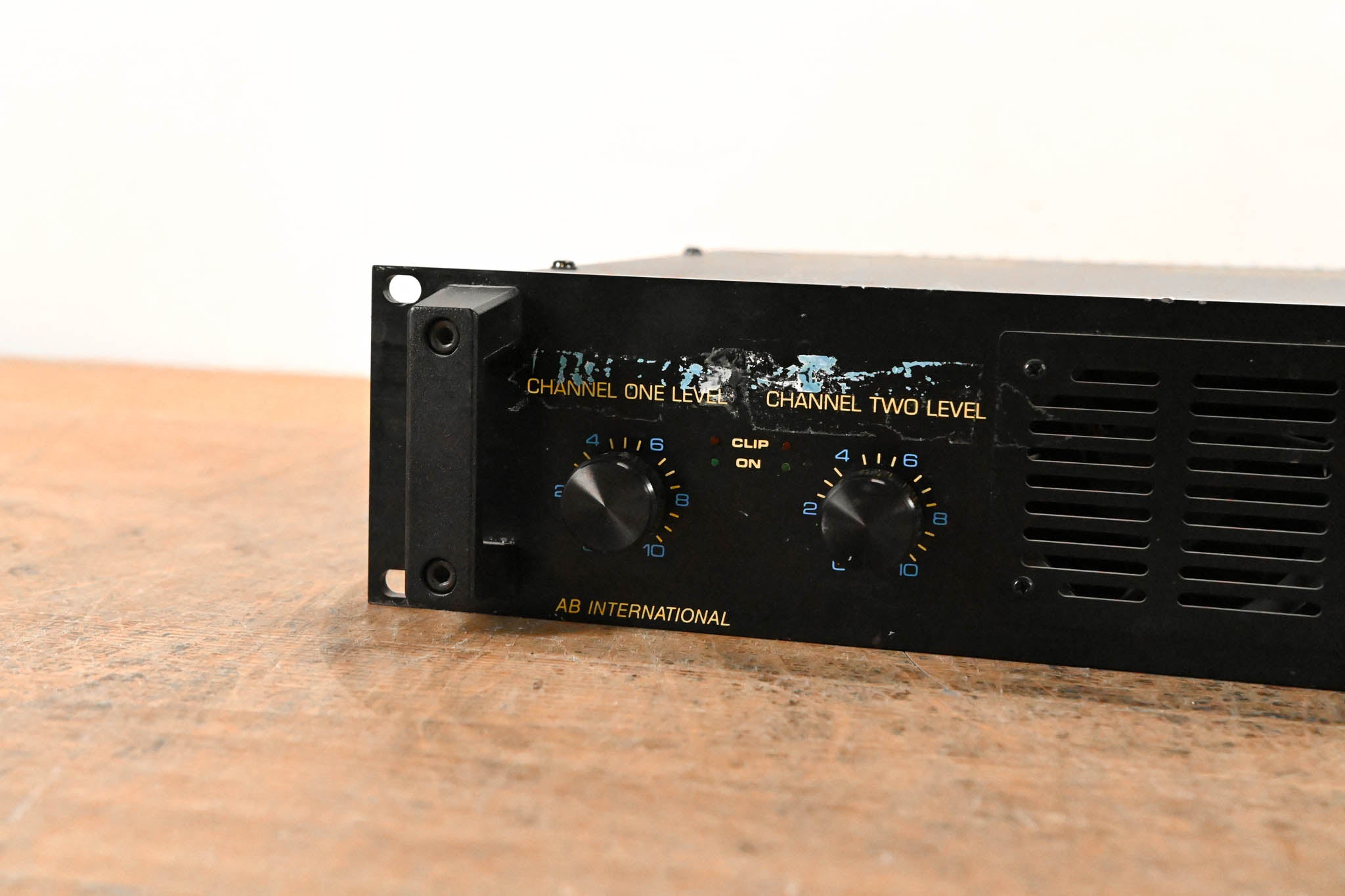AB International 1650 2-Channel Power Amplifier