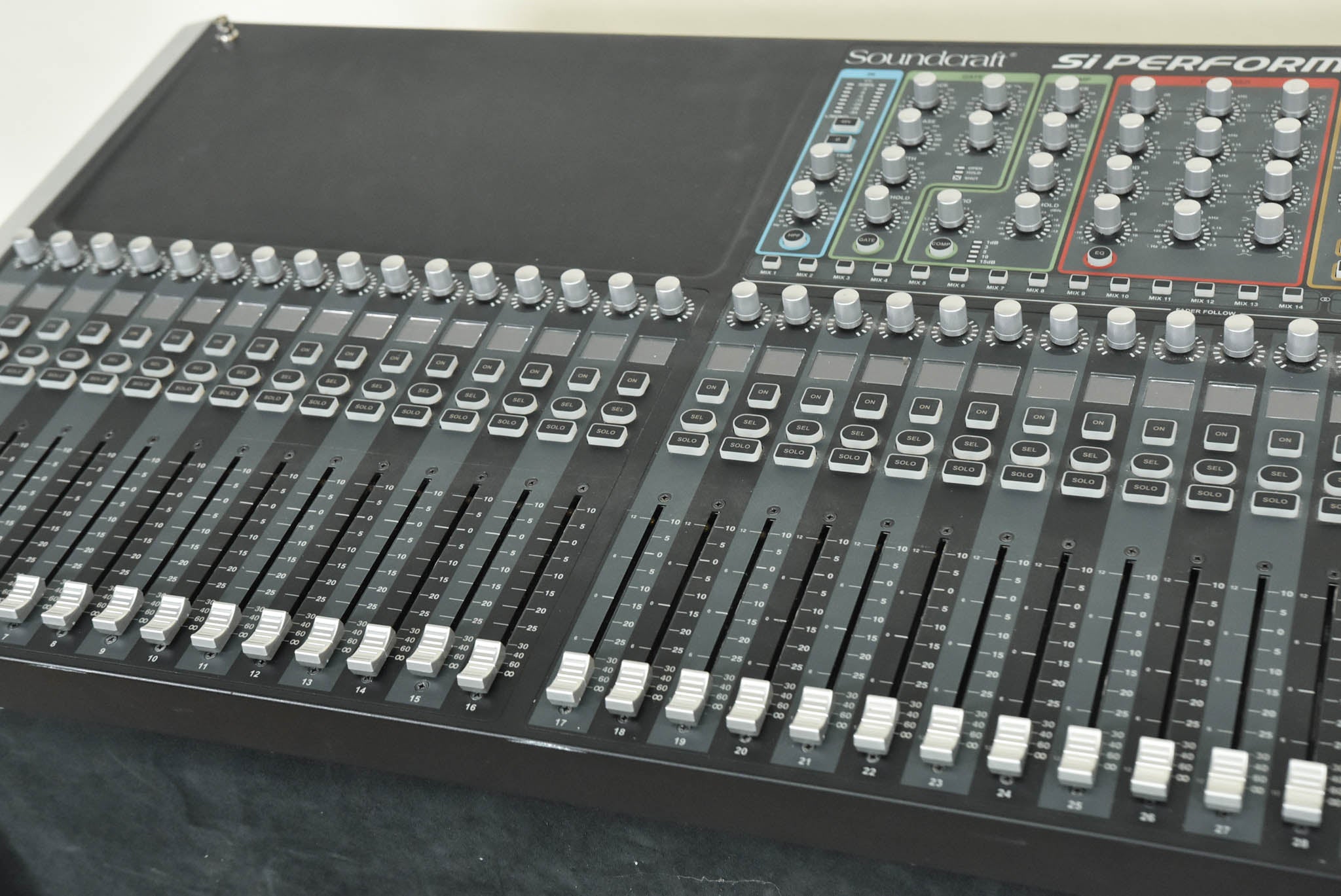 Soundcraft Si Performer 3 Digital Audio Mixer with DMX Control