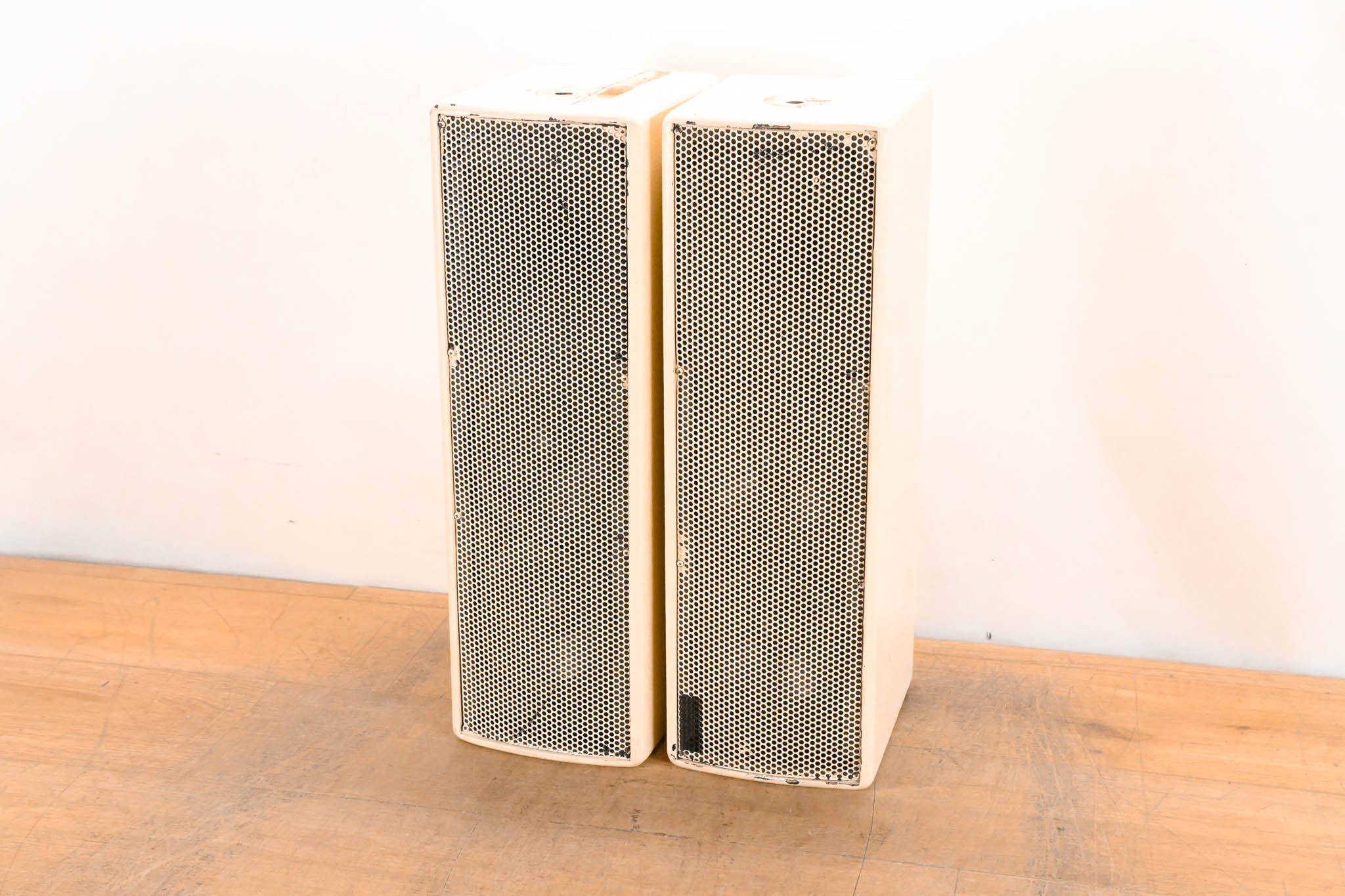 EAW UB52 Two-Way Full-Range Loudspeaker - White (PAIR)
