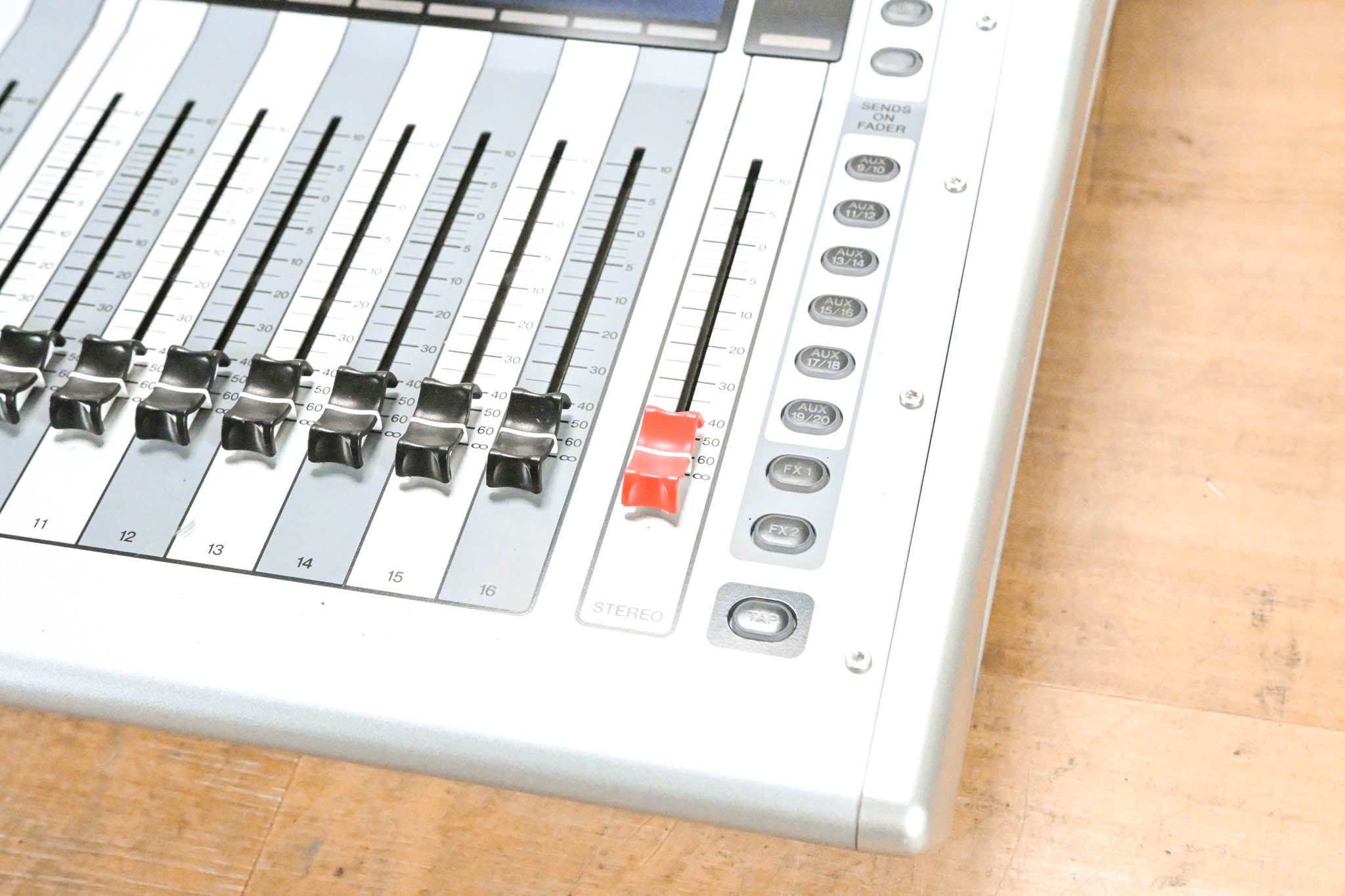 Yamaha TF1 16-Channel Digital Mixing Console