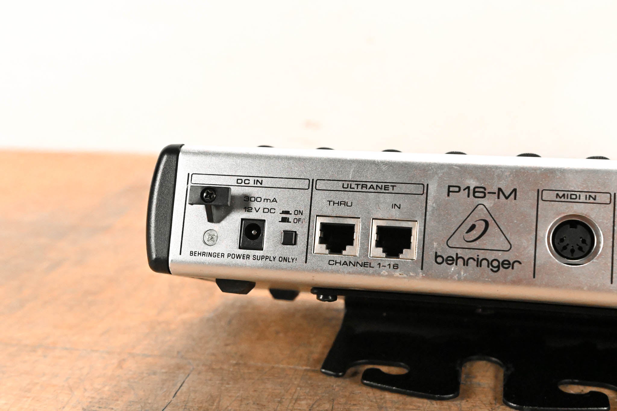 Behringer Powerplay P16-M 16-Channel Digital Personal Mixer