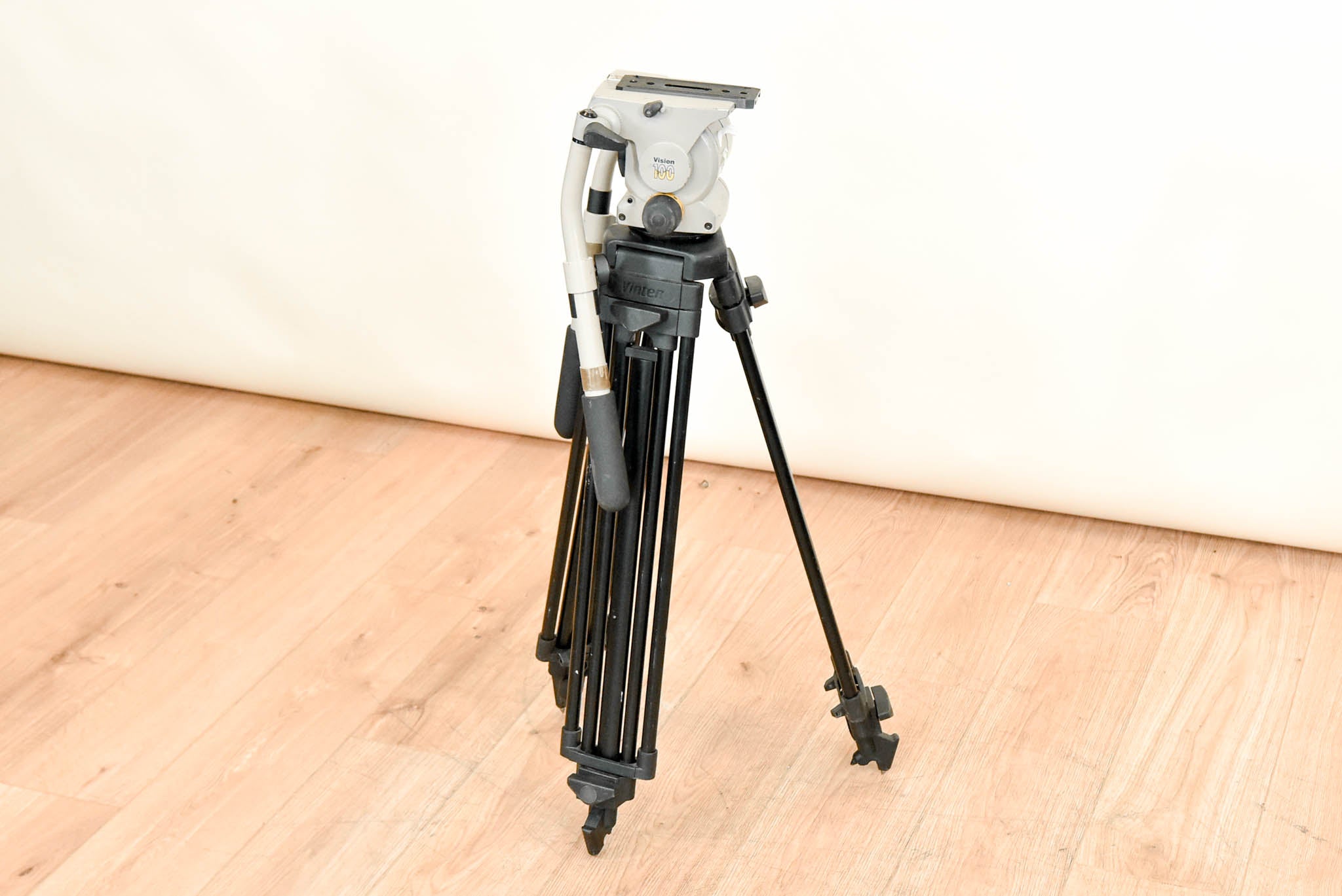 Vinten Vision 100 Fluid Head with Aluminum Tripod