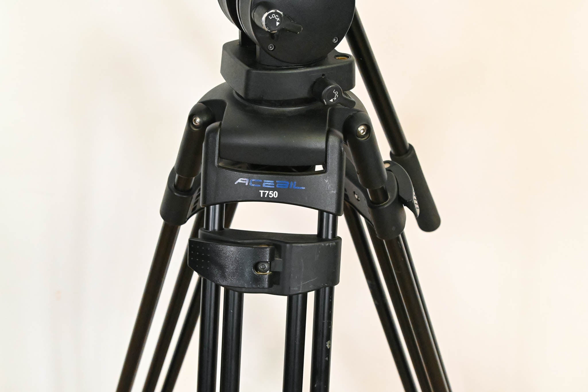Acebil H30 Fluid Head with Acebil T750 Tripod Legs