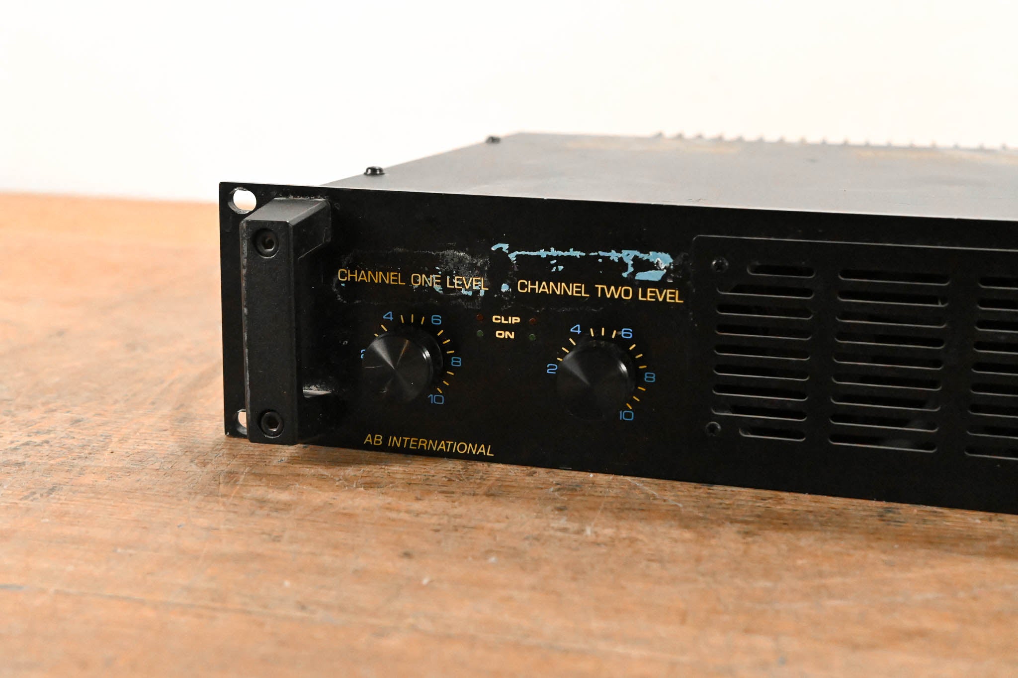 AB International 1650 2-Channel Power Amplifier