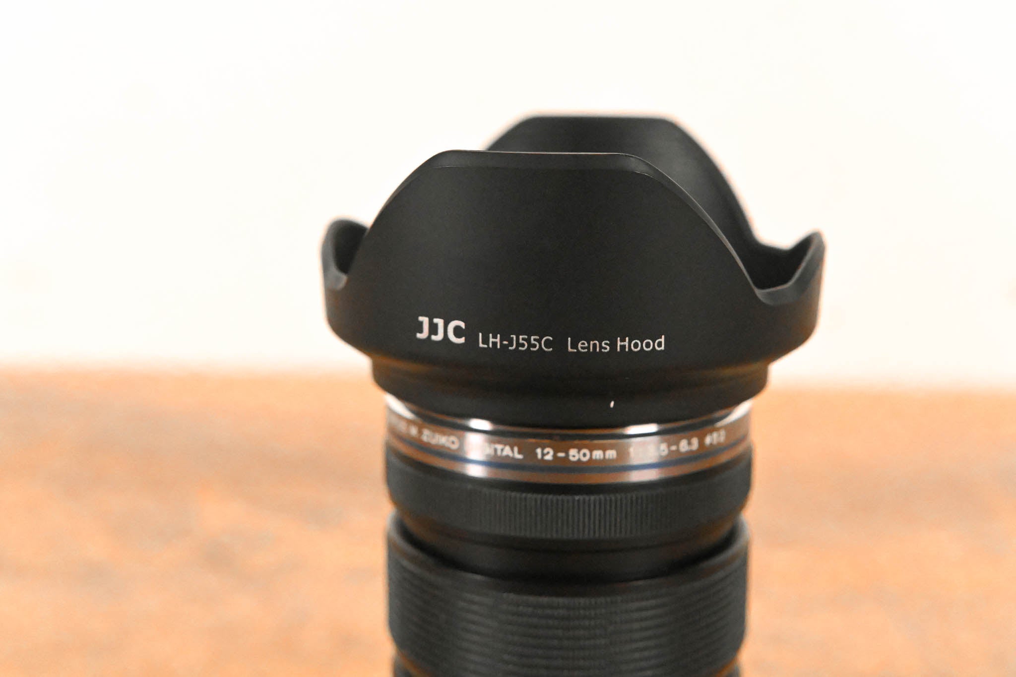 Olympus M.Zuiko Digital ED 12-50mm f3.5-6.3 EZ w/ JJC LH-J55C Lens Hood