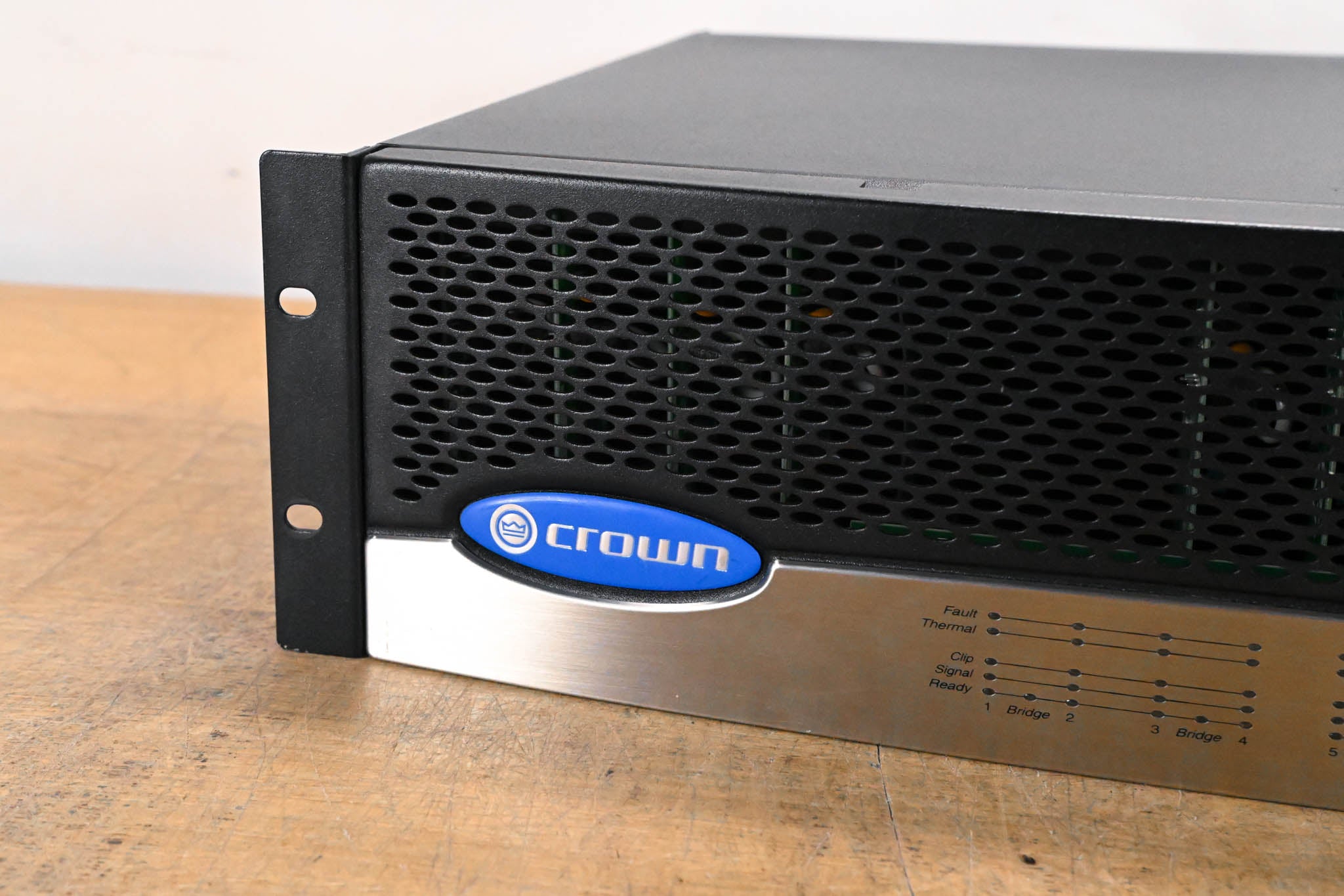 Crown CTs 8200 200W 8-Channel Power Amplifier