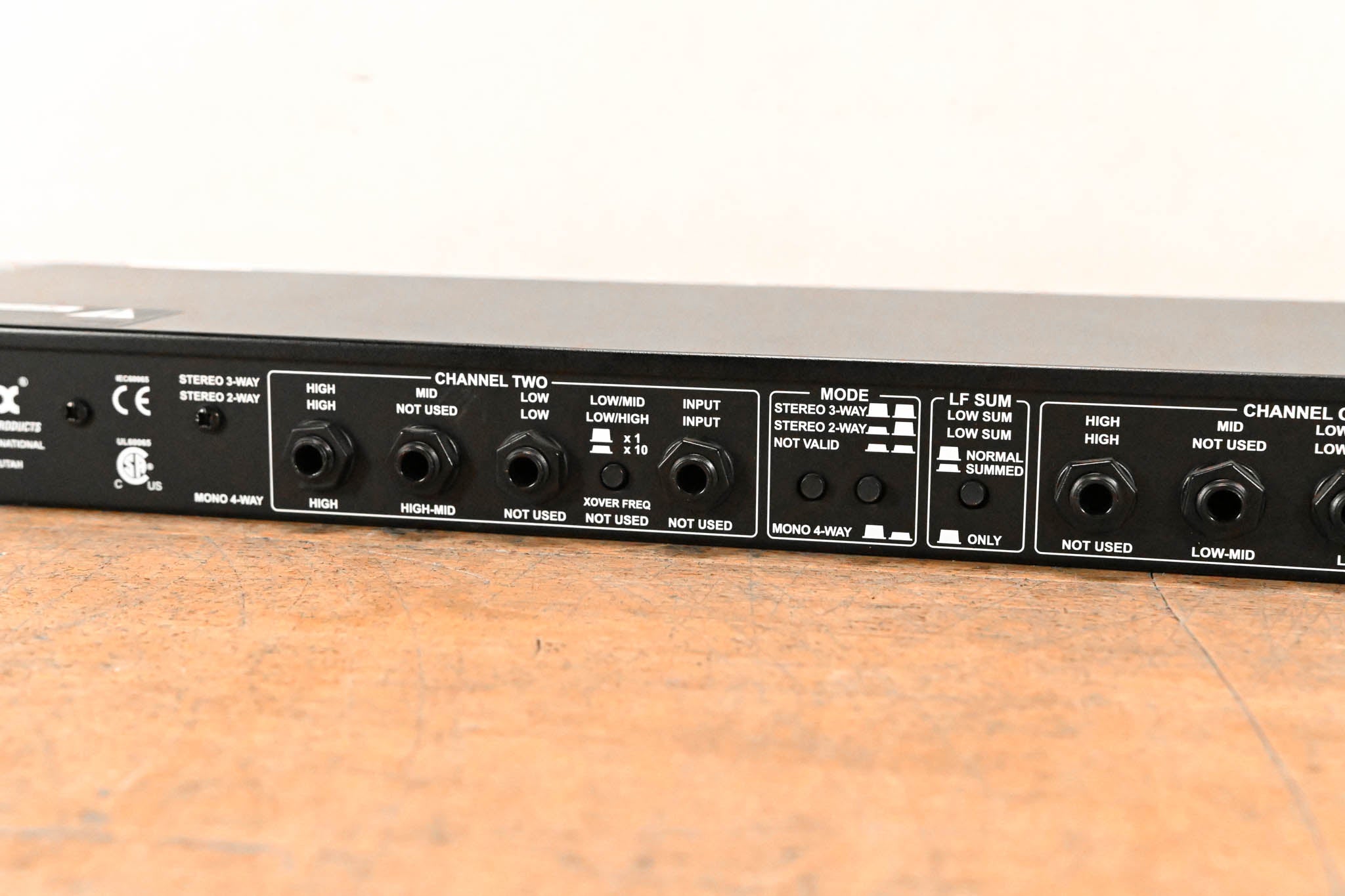 dbx 234s Stereo 2-Way, Mono 4-Way Crossover